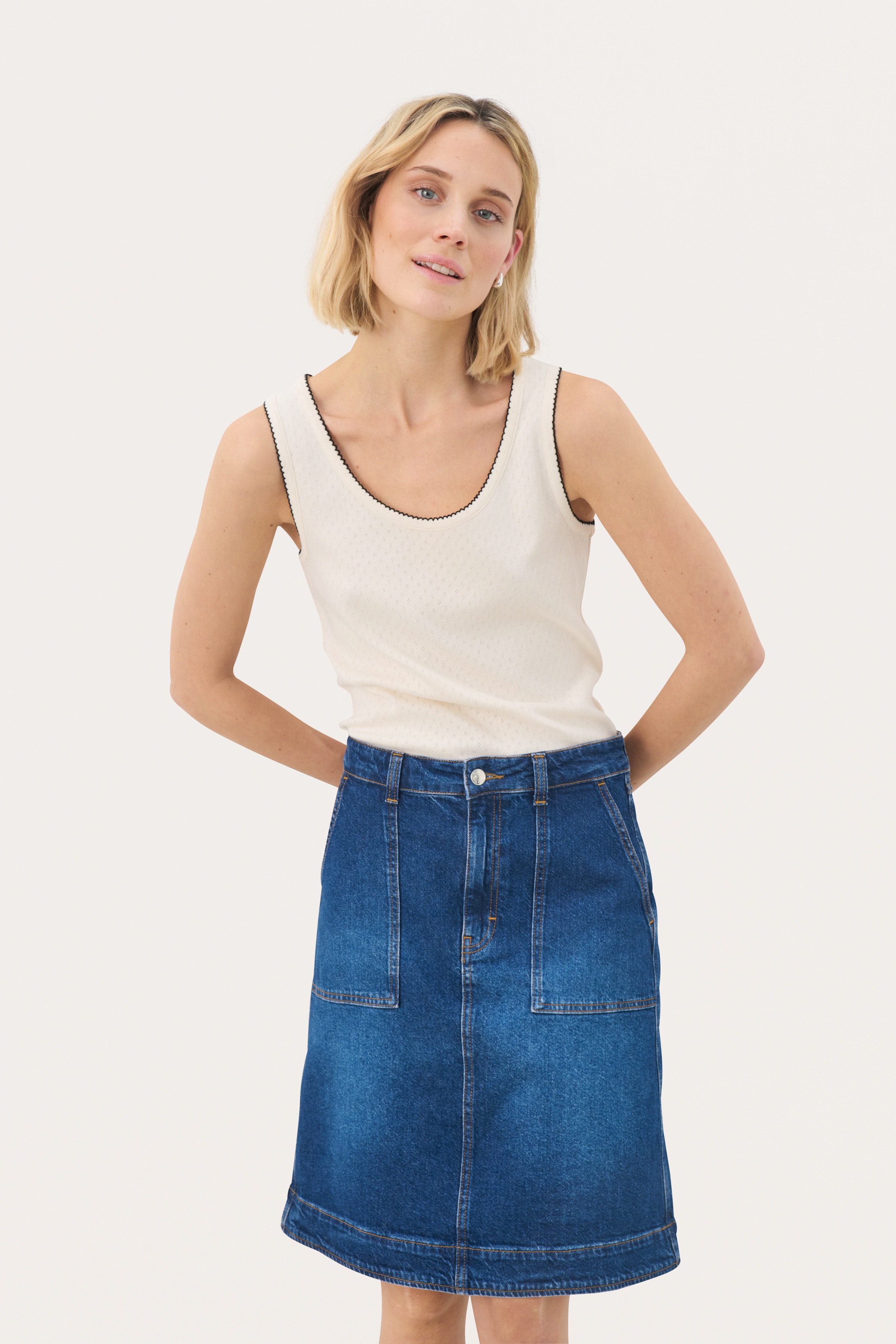 JuliannesPW Top LOOKBOOK FRONT 30309844-120601