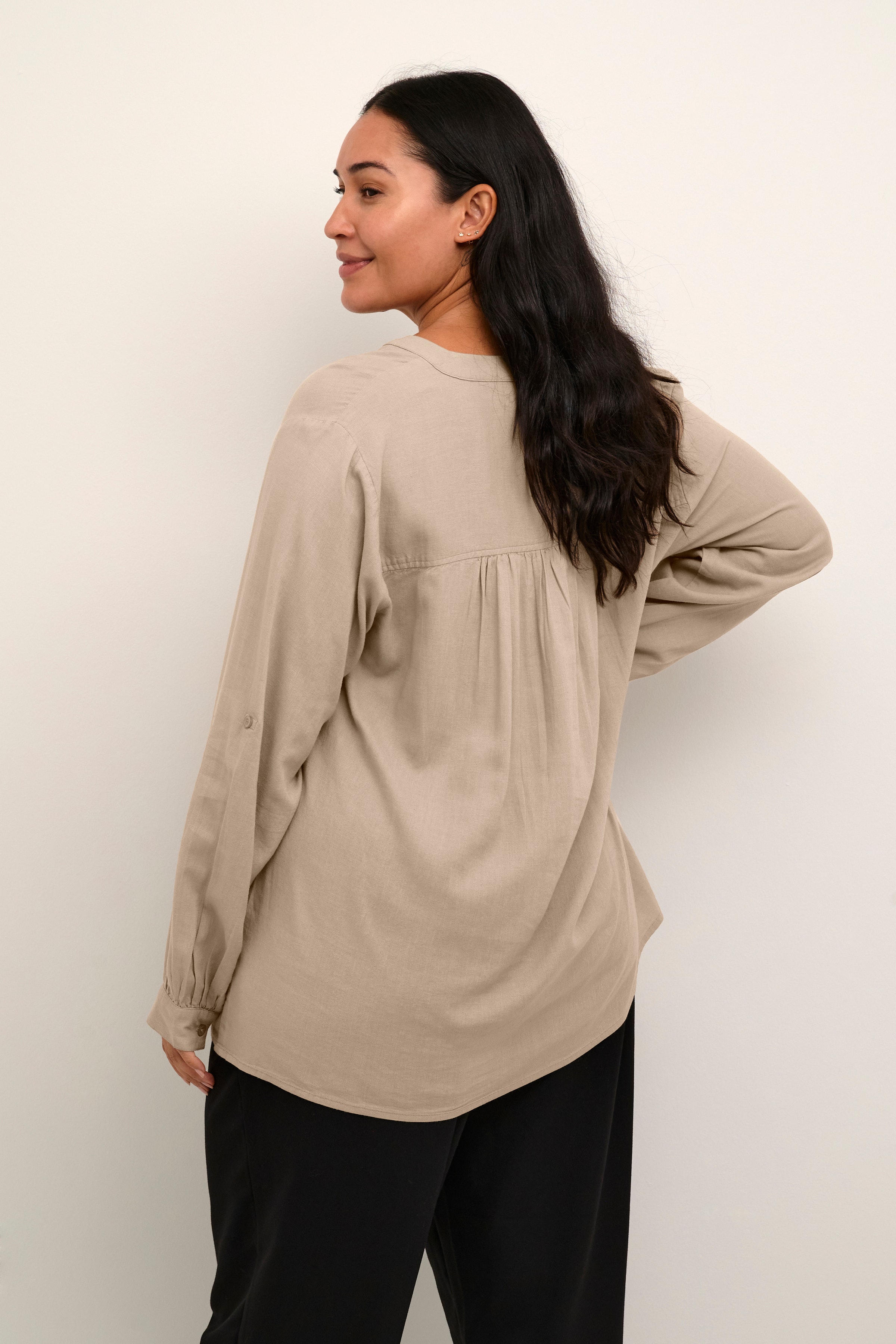 KCmille Linen blouse LOOKBOOK BACK 10582215-171109