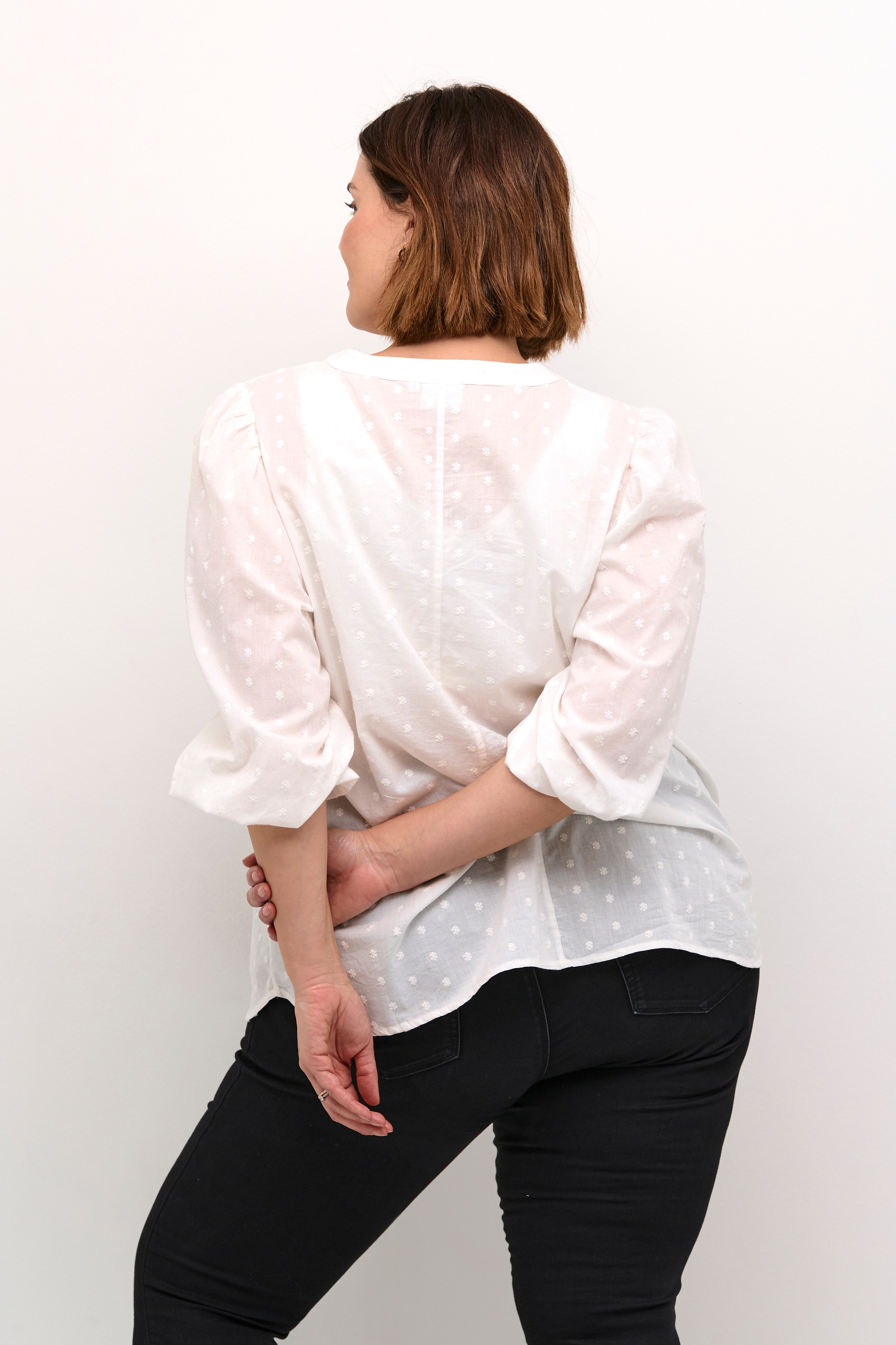 KCjolana Blouse LOOKBOOK BACK 10582206-106922