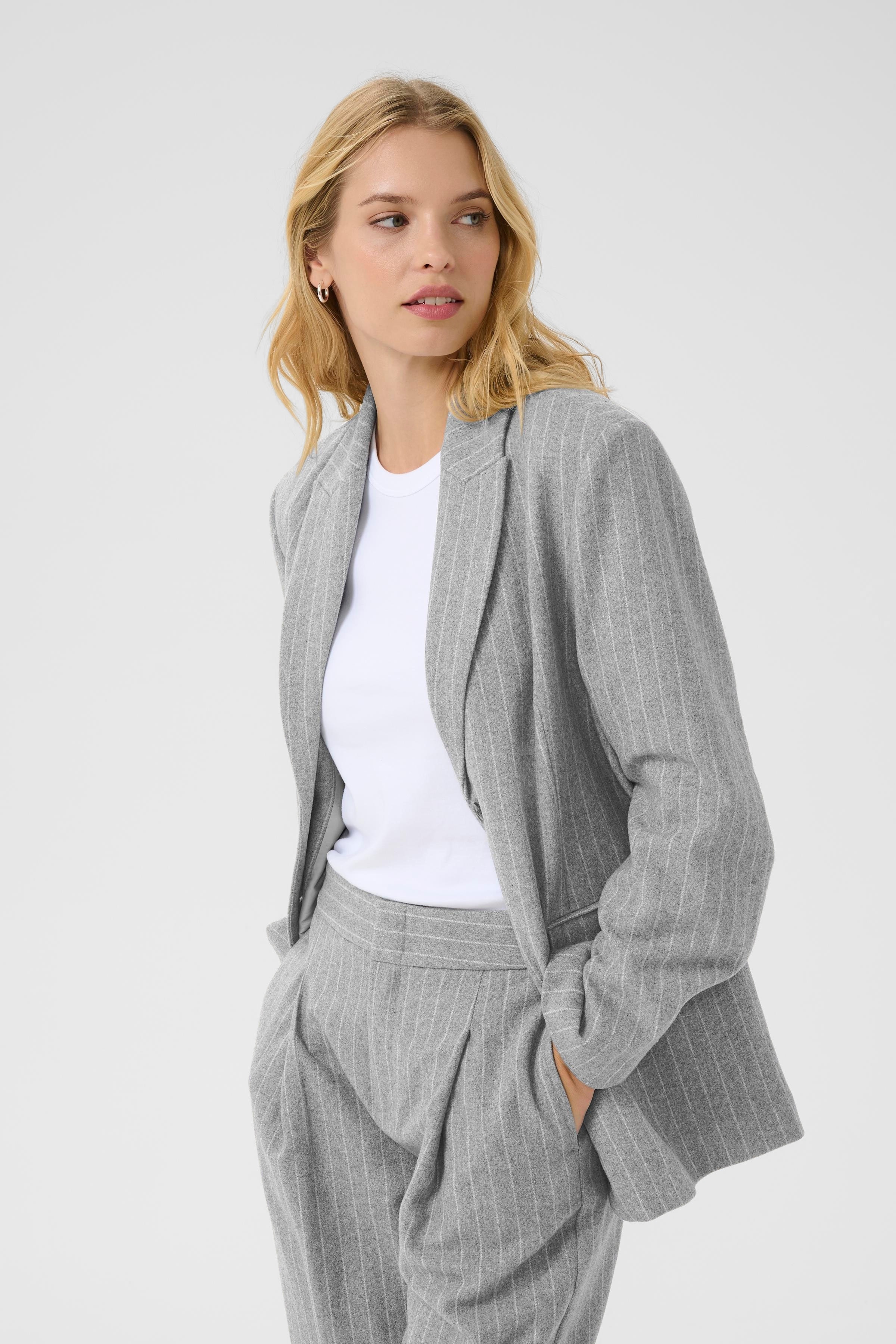 SomayaPW Blazer LOOKBOOK FRONT 30310042-304319