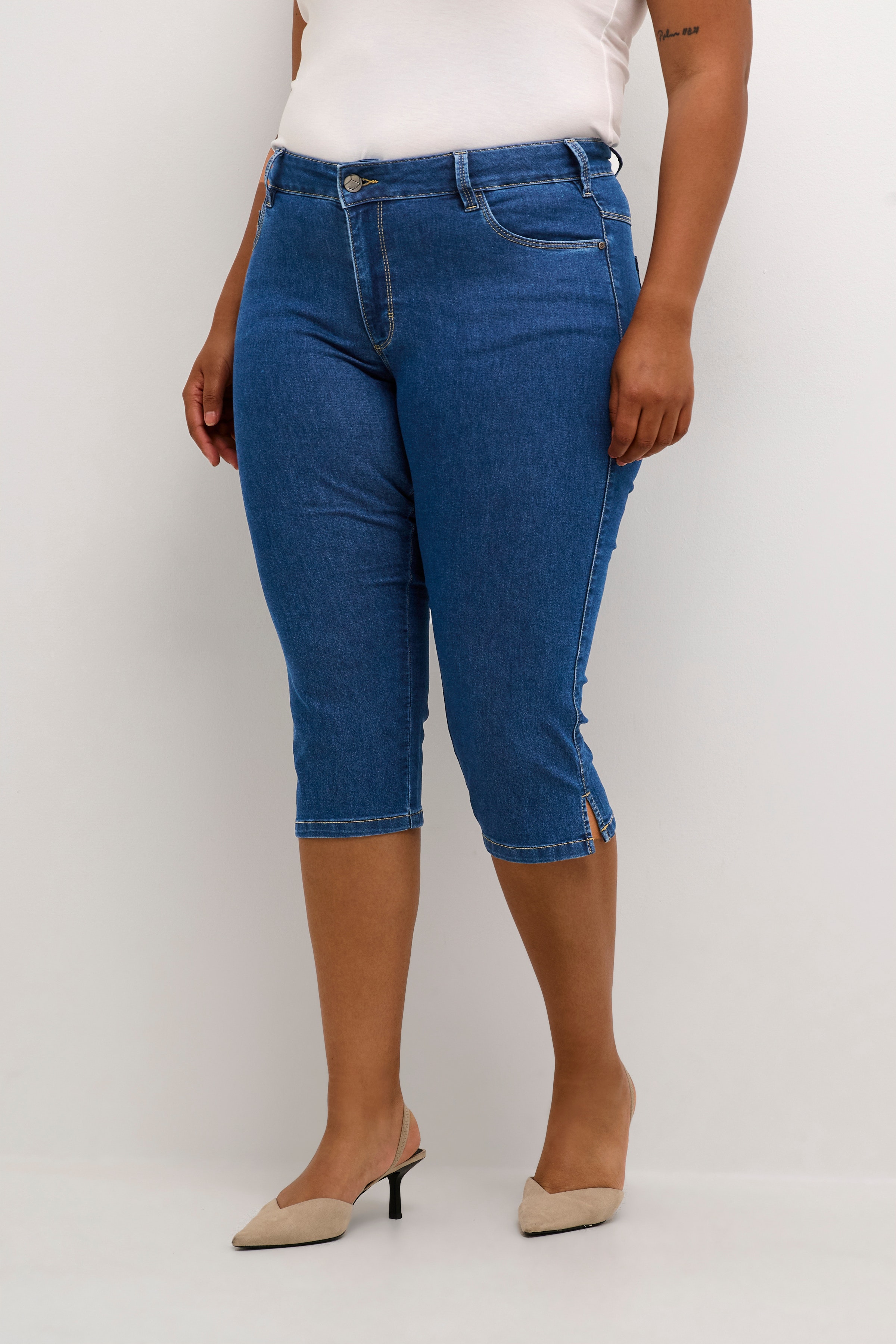 KCvicka Capri Jeans LOOKBOOK FRONT 10580889-103758