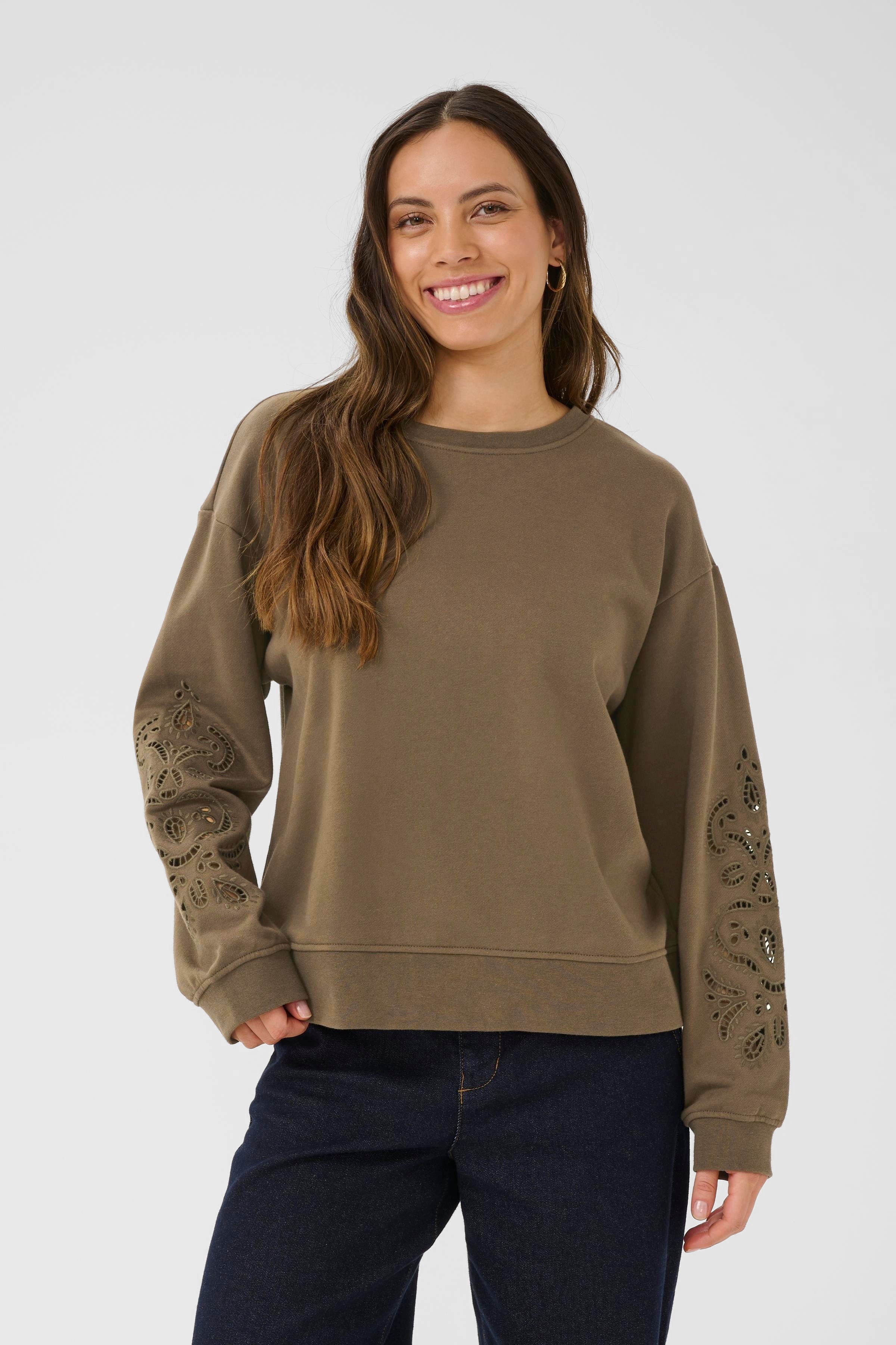 CRJosie Sweatshirt LOOKBOOK FRONT 10613984-190820