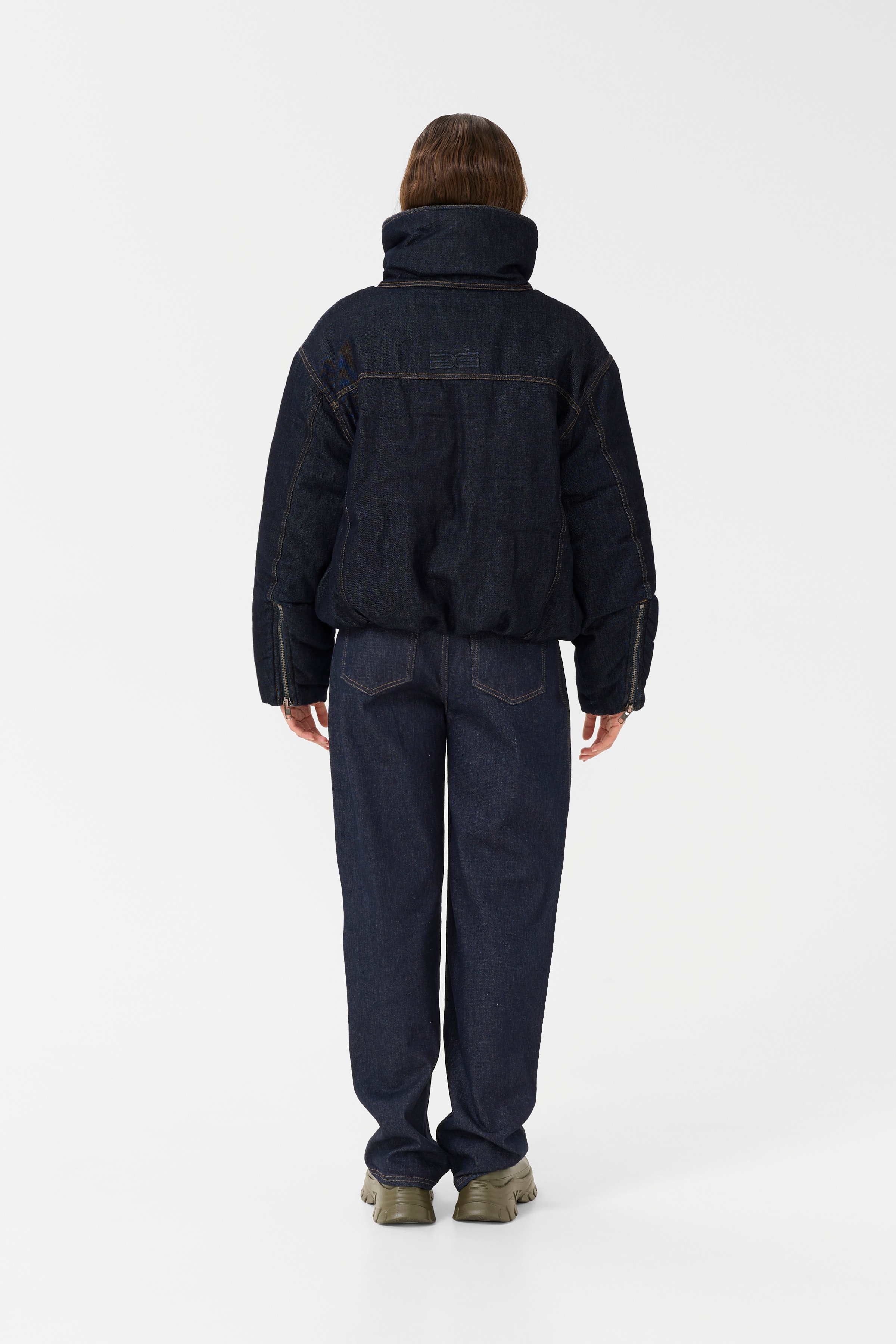 GZrinova Outerwear LOOKBOOK BACK 10910331-107762
