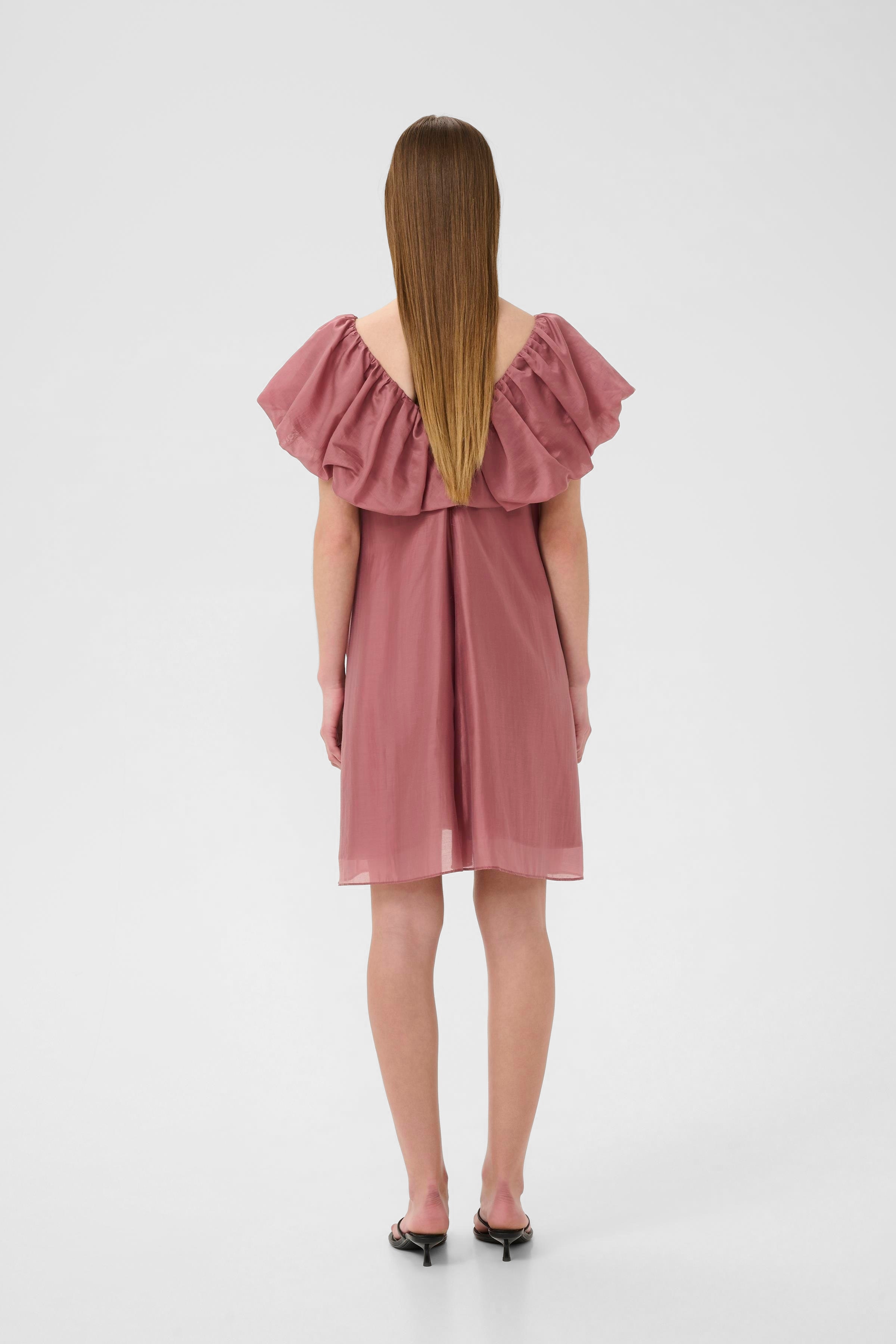 AmeliaIW Kjole LOOKBOOK FRONT 30110863-171516