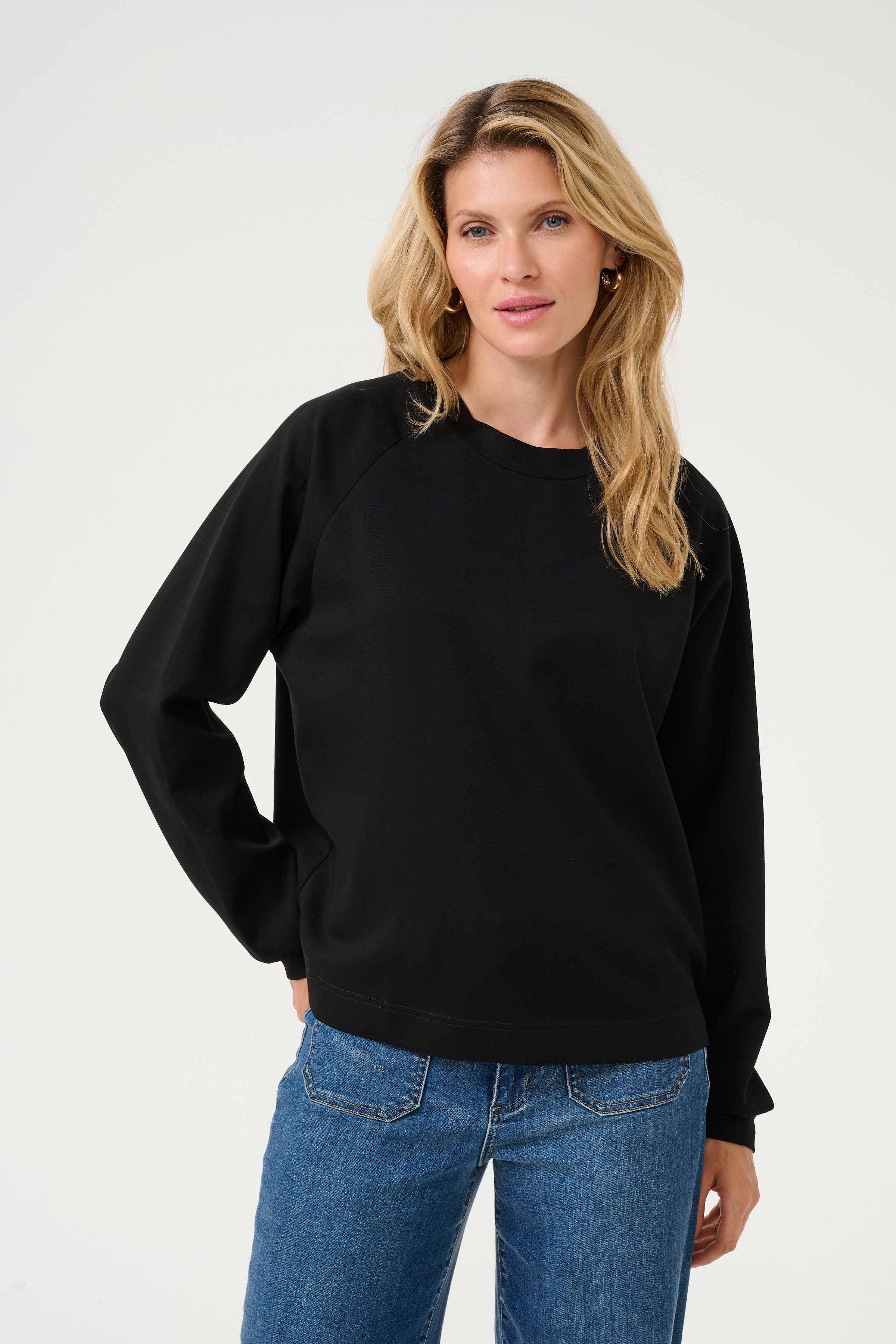 BPadona Sweatshirt LOOKBOOK FRONT 10590857-100121B