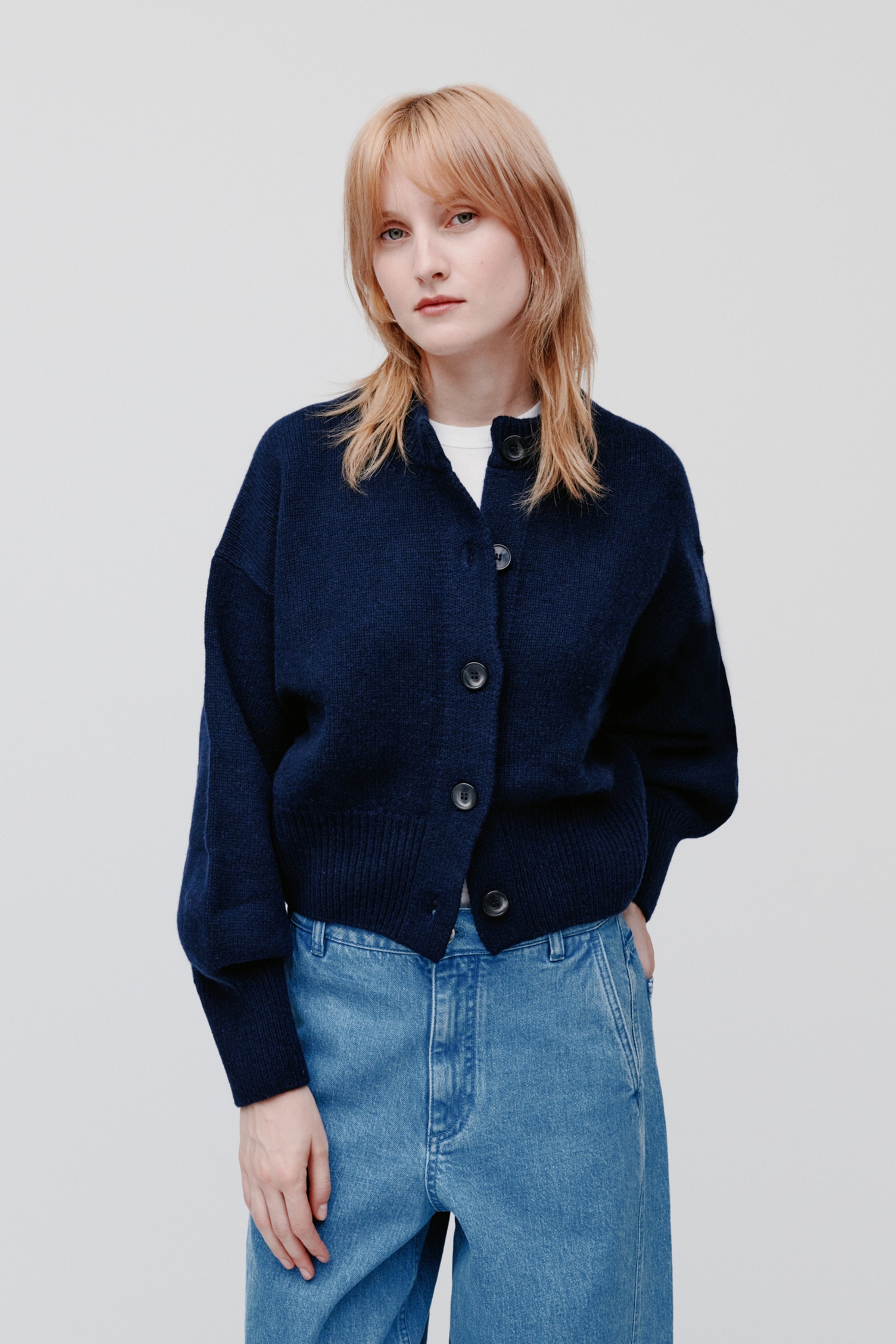 KARMA Cardigan LOOKBOOK FRONT 30600599-BL900