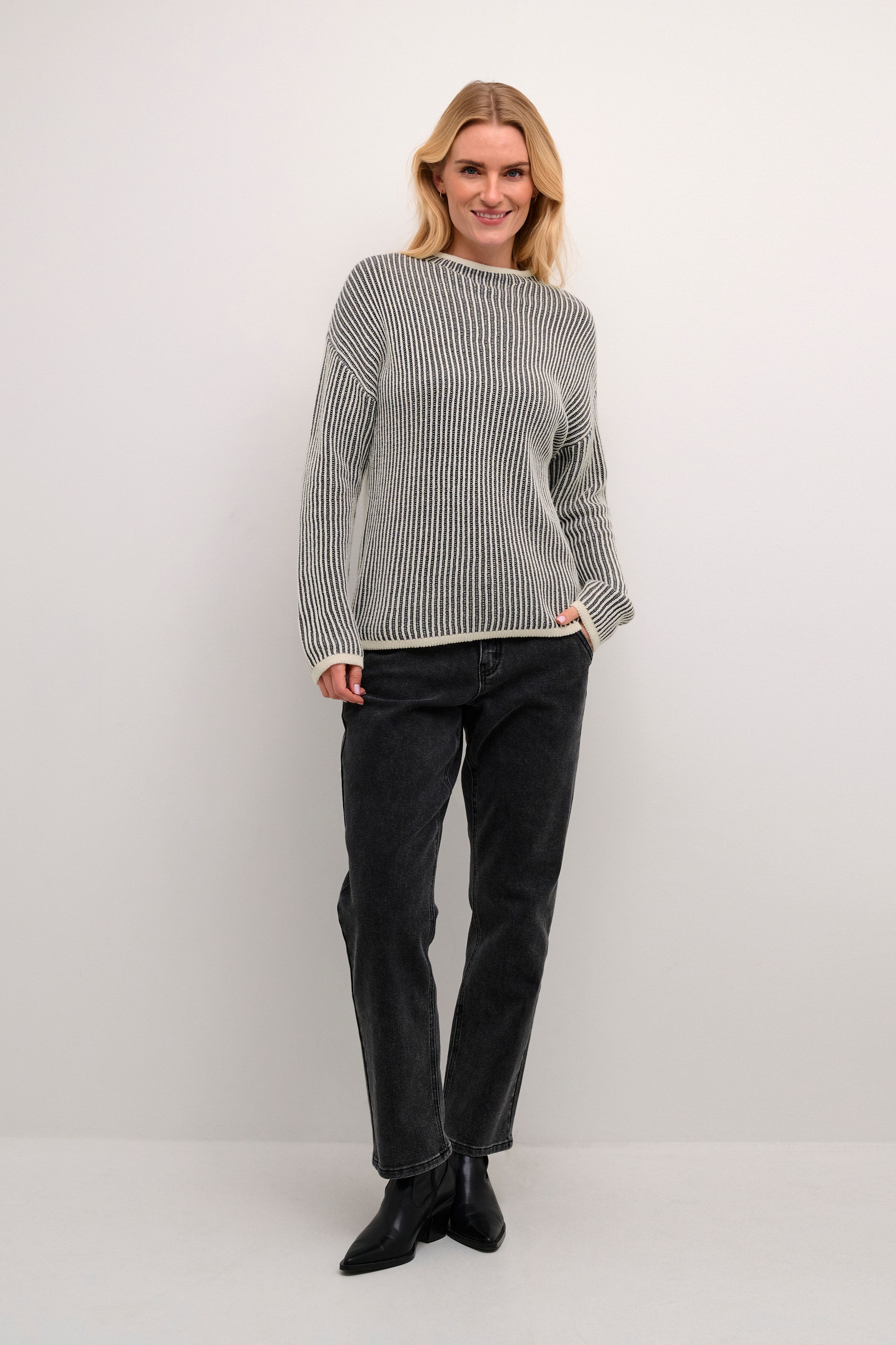 CRSoffie Pullover LOOKBOOK FRONT 10612841-106423