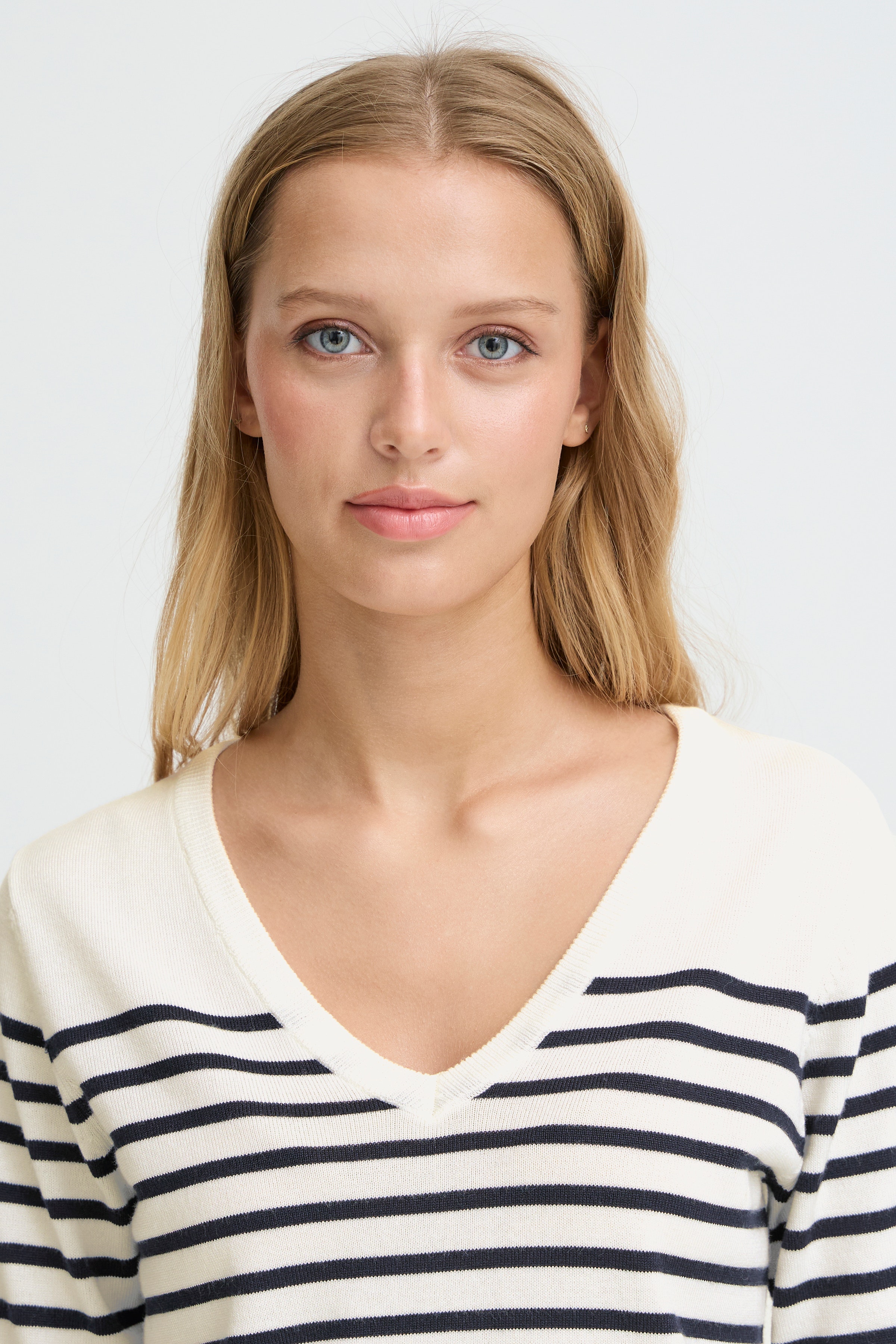 IHLULS V-Neck Pullover LOOKBOOK DETAIL 20125815-900006937