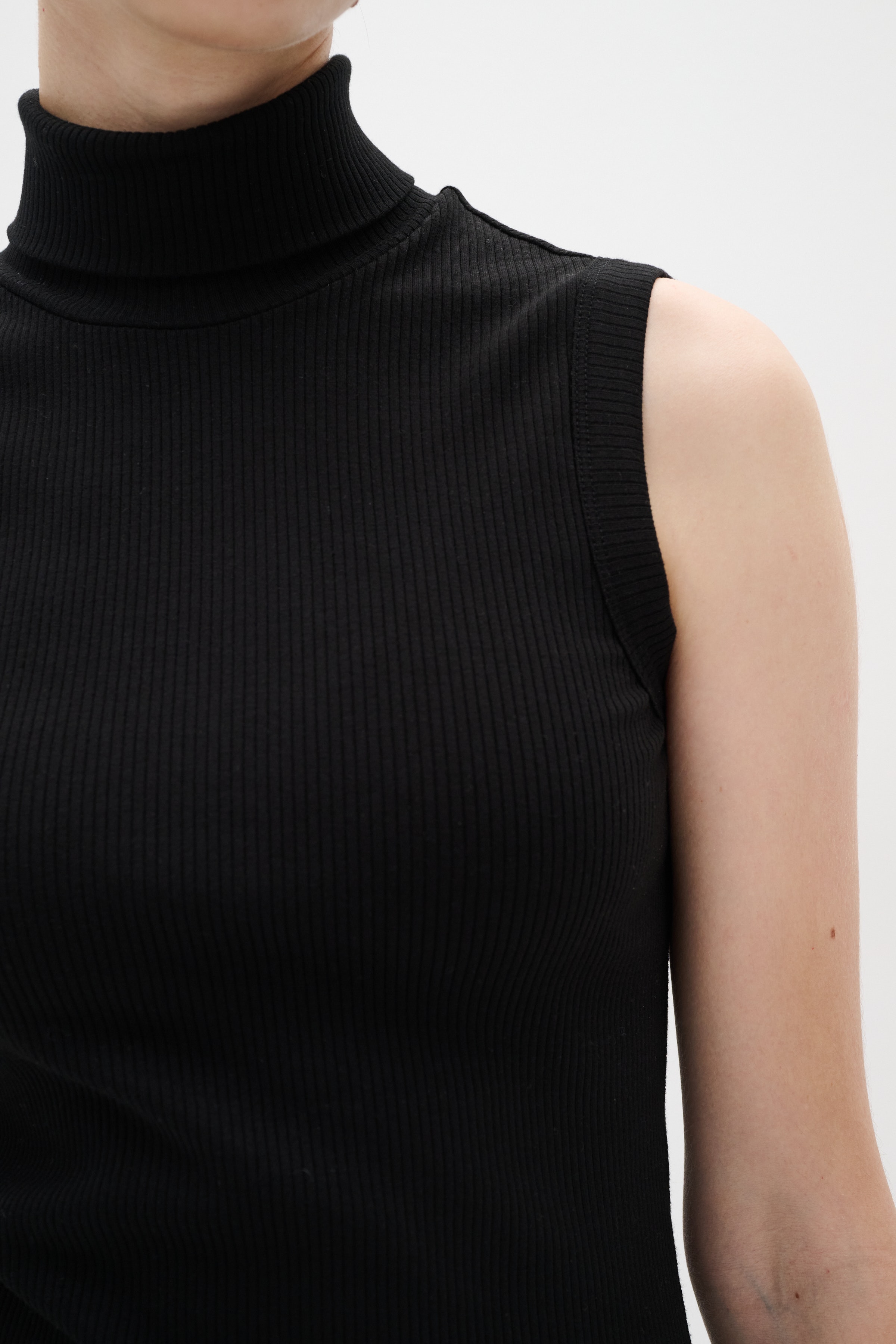 DAGNAIW Turtleneck TOP LOOKBOOK DETAIL 30106690-194008