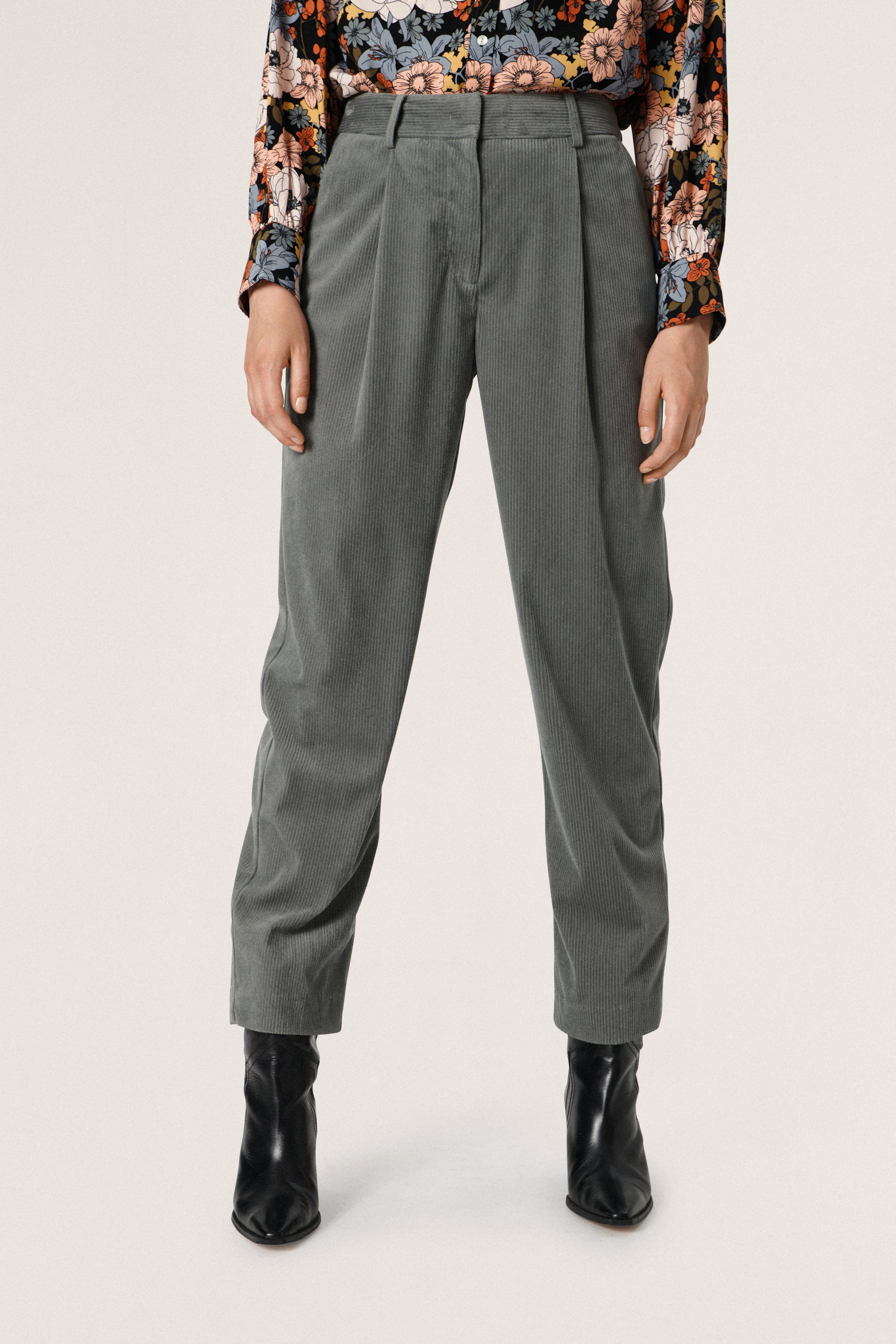 SLForrest Hose LOOKBOOK FRONT 30406309-185105