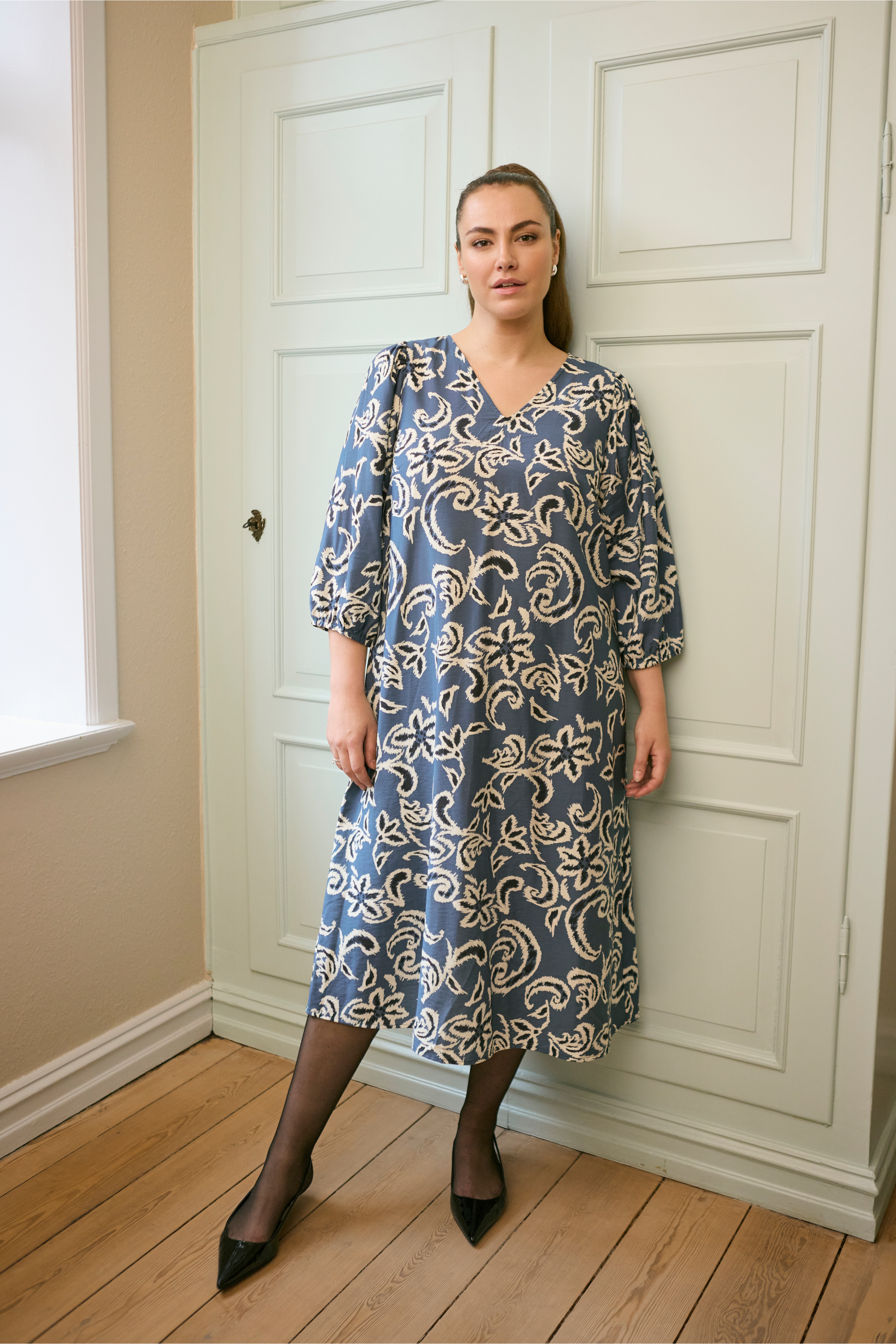 KCmahlia Robe LOCATION NONE 10583610-108221