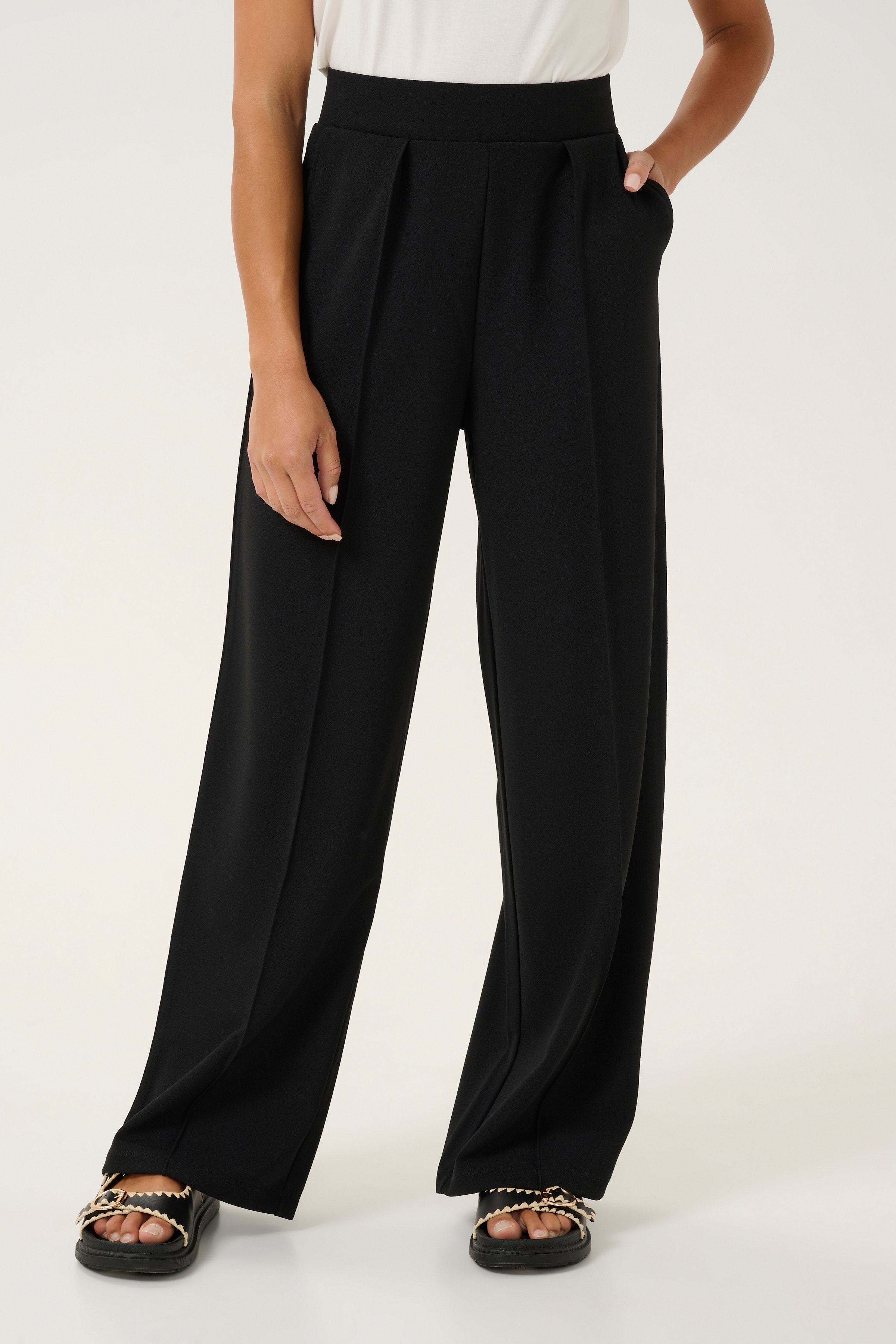 CRSiki Trousers LOOKBOOK FRONT 10613571-100120