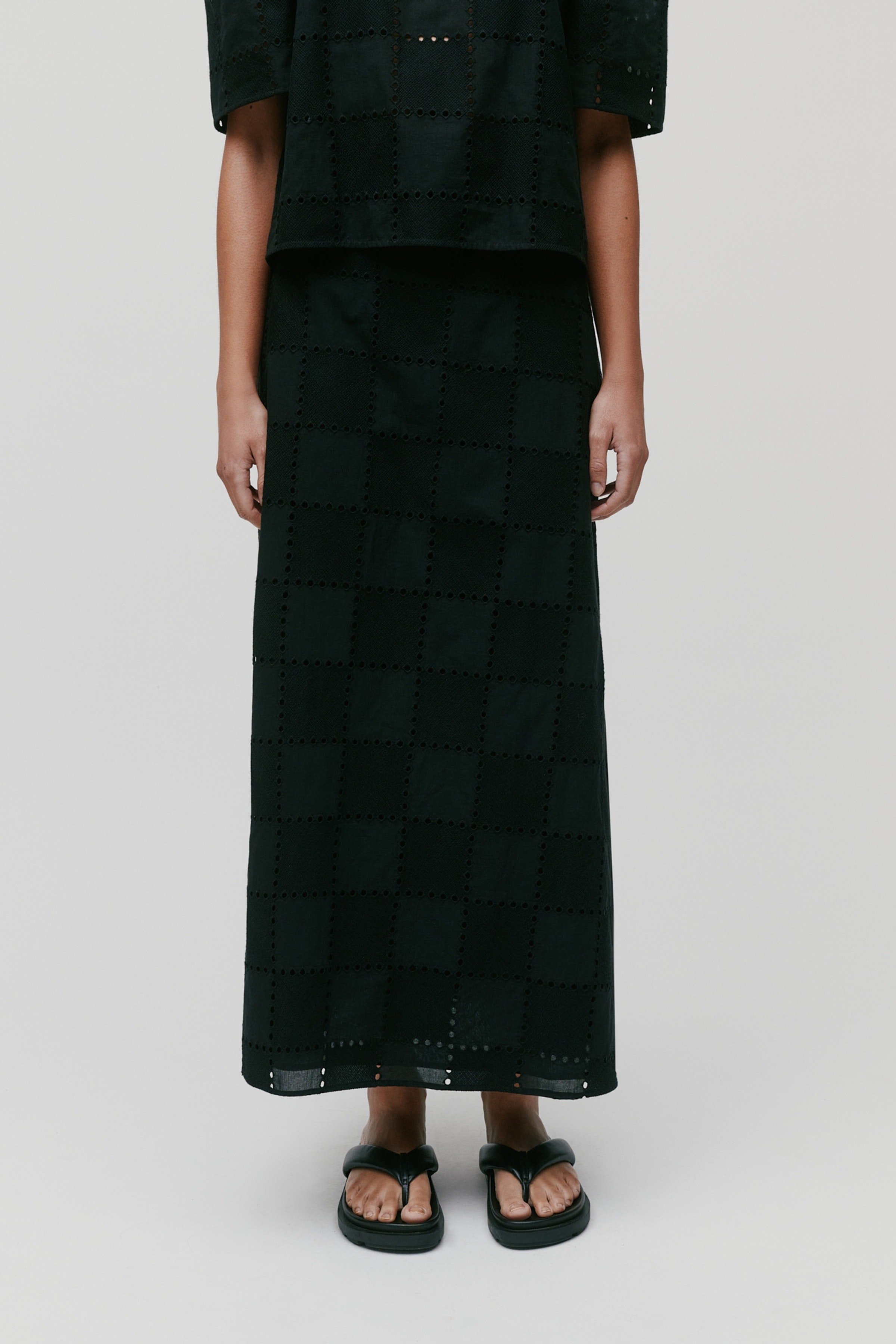 SAMANTHA Skirt LOOKBOOK FRONT 30600529-BK999