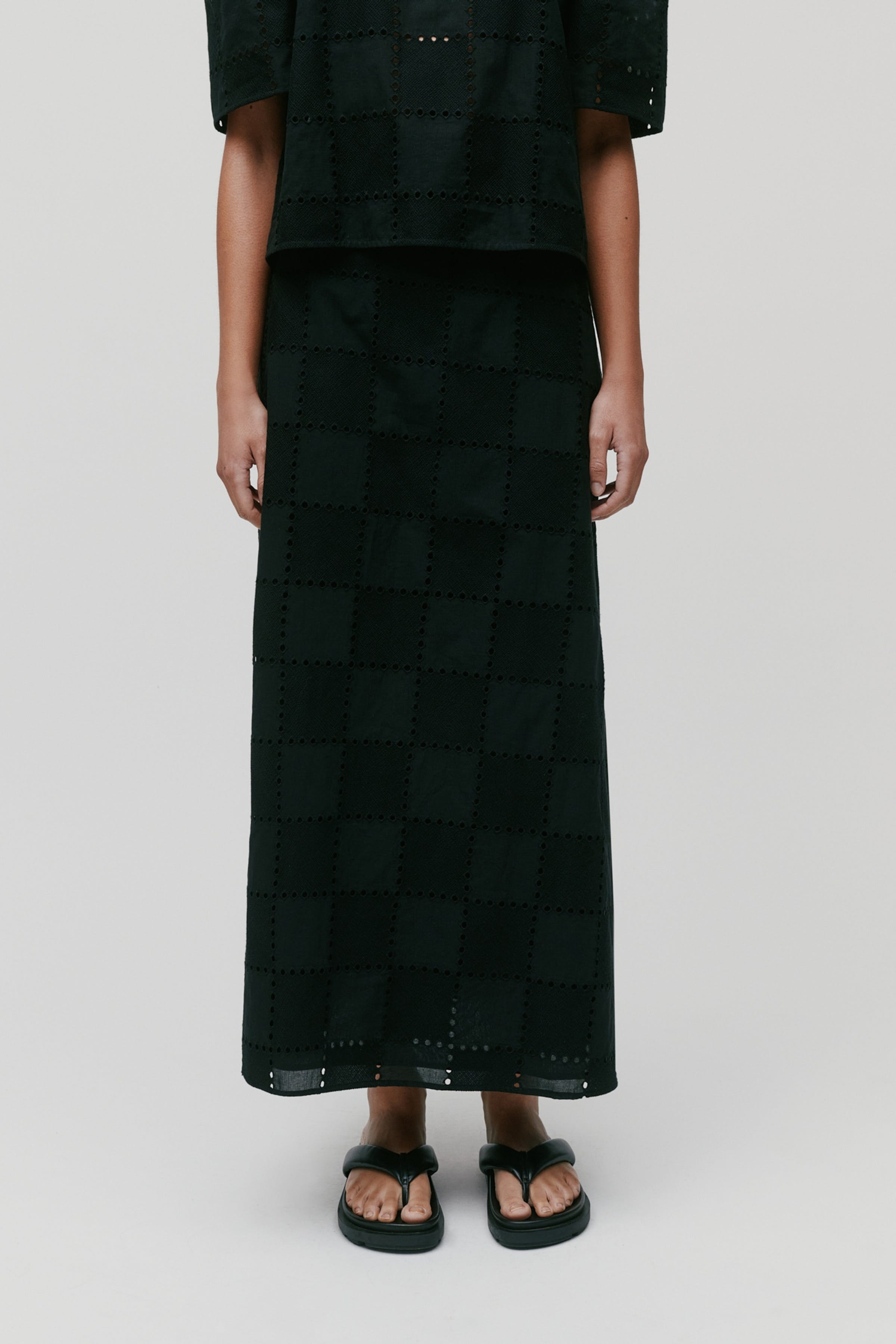 SAMANTHA Skirt LOOKBOOK FRONT 30600529-BK999