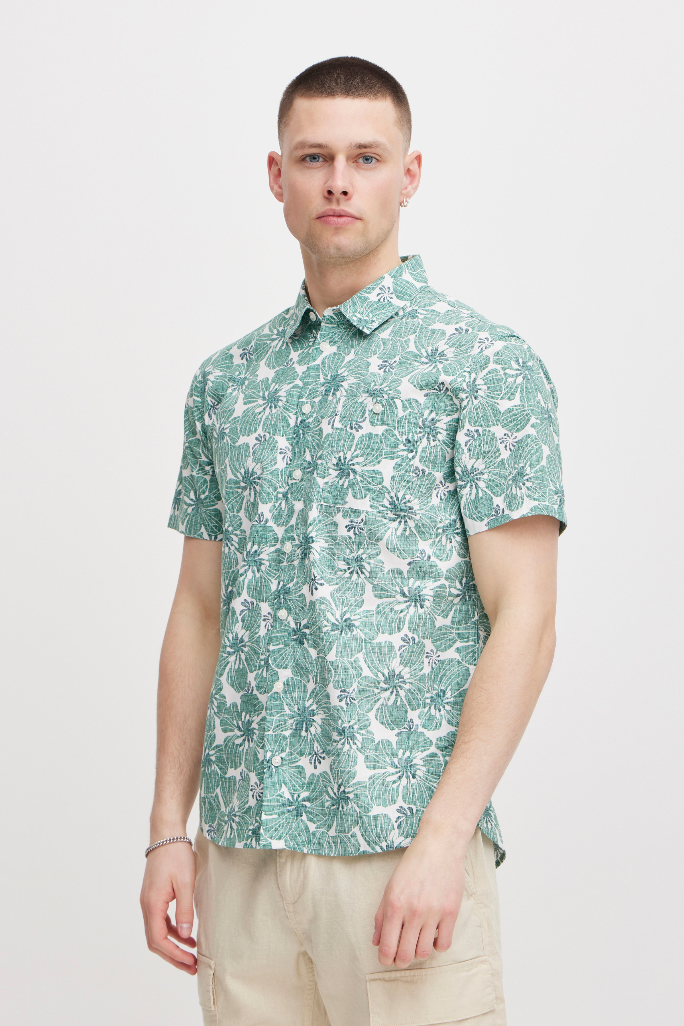 Short sleeved shirt LOOKBOOK FRONT 20717064-195408