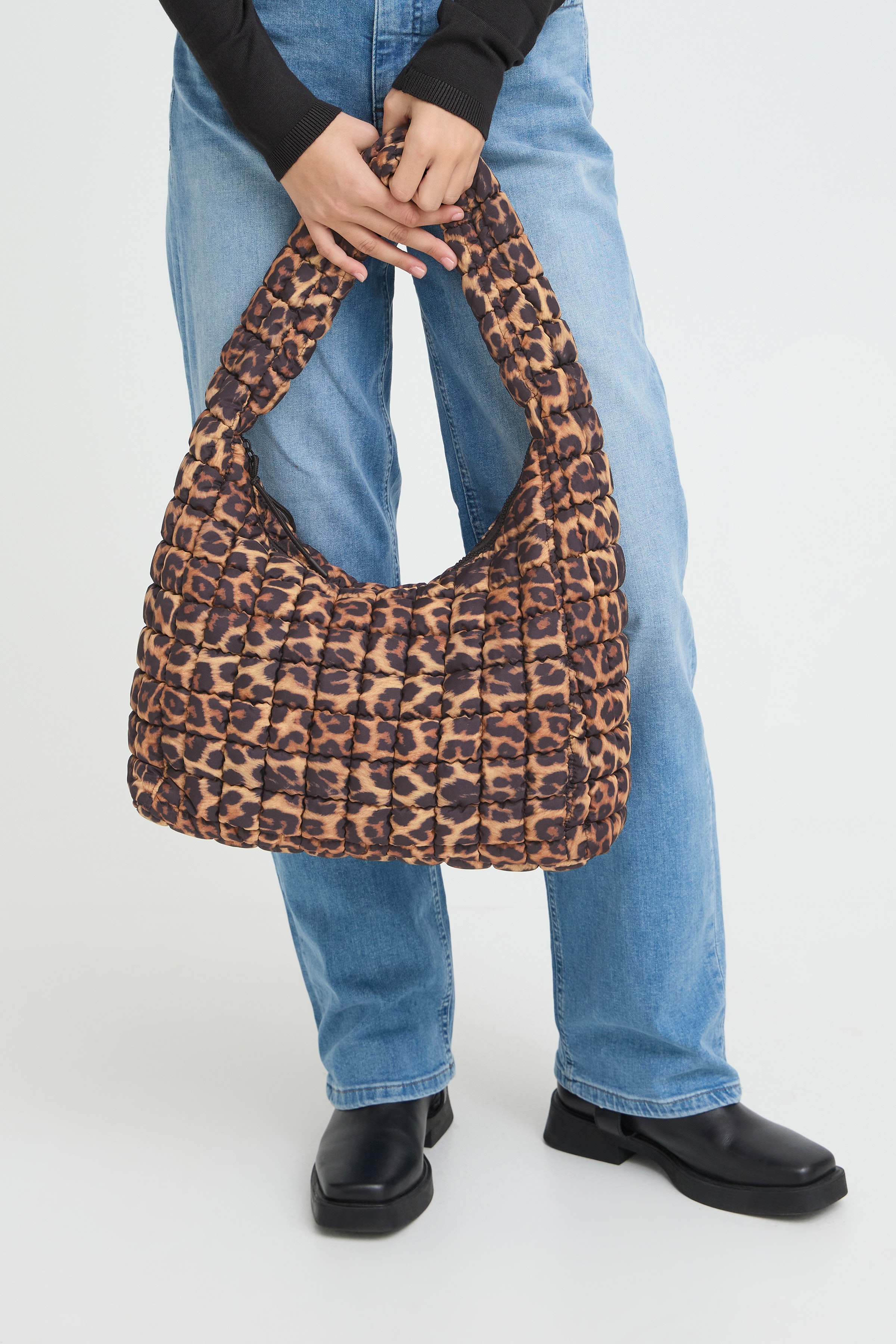 IAALIS Tas LOOKBOOK FRONT 20125301-194008