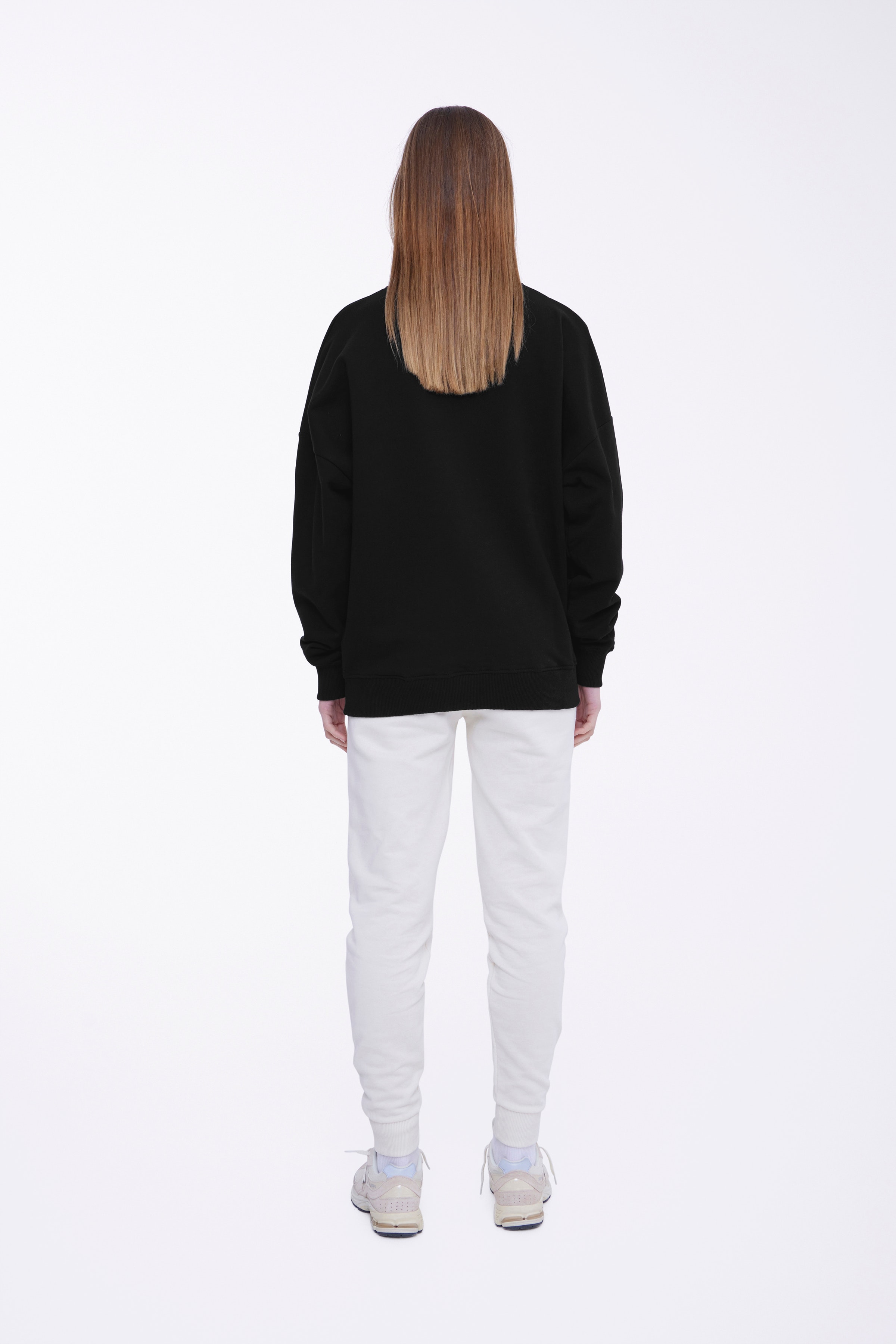 L. SMITH SWEATSHIRT LOOKBOOK BACK 50400051-193911