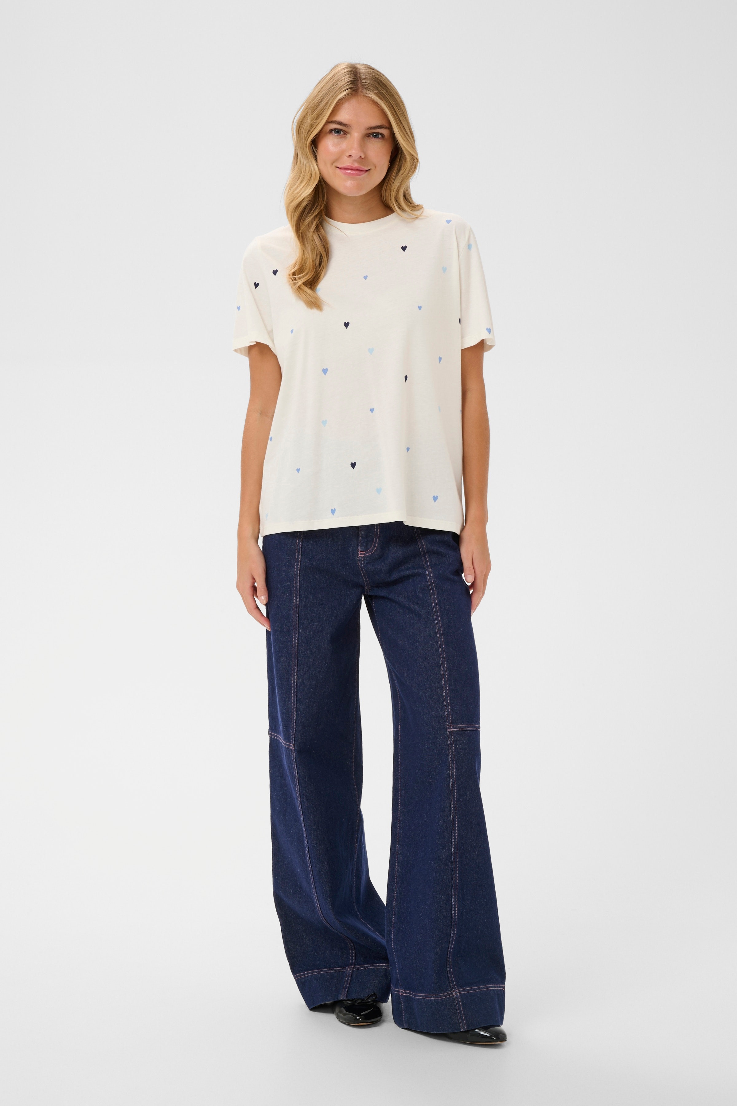 Johanna T-shirt LOOKBOOK FRONT 30513937-304794