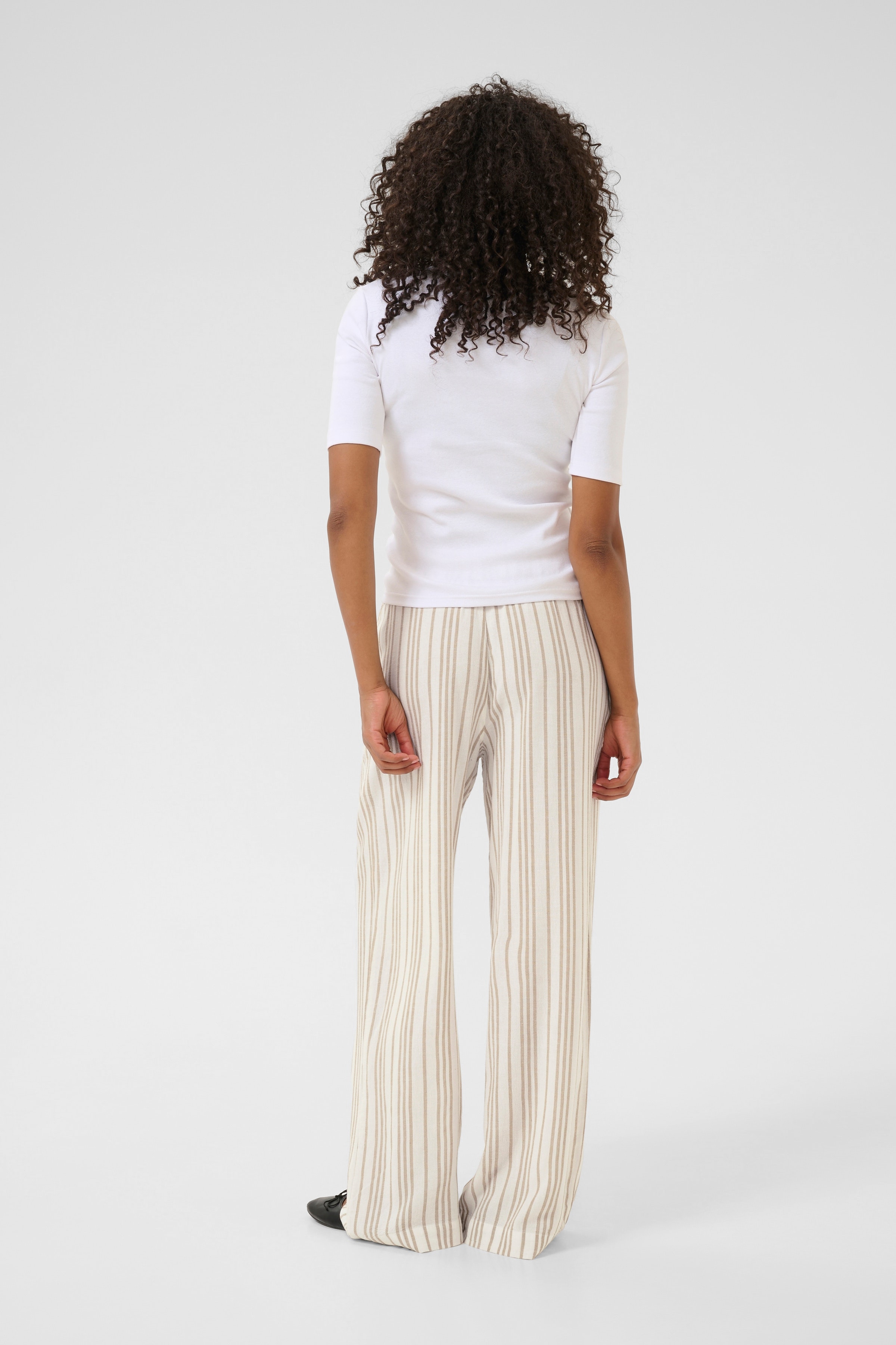 KAmilia Linen trousers LOOKBOOK BACK 10508314-107125