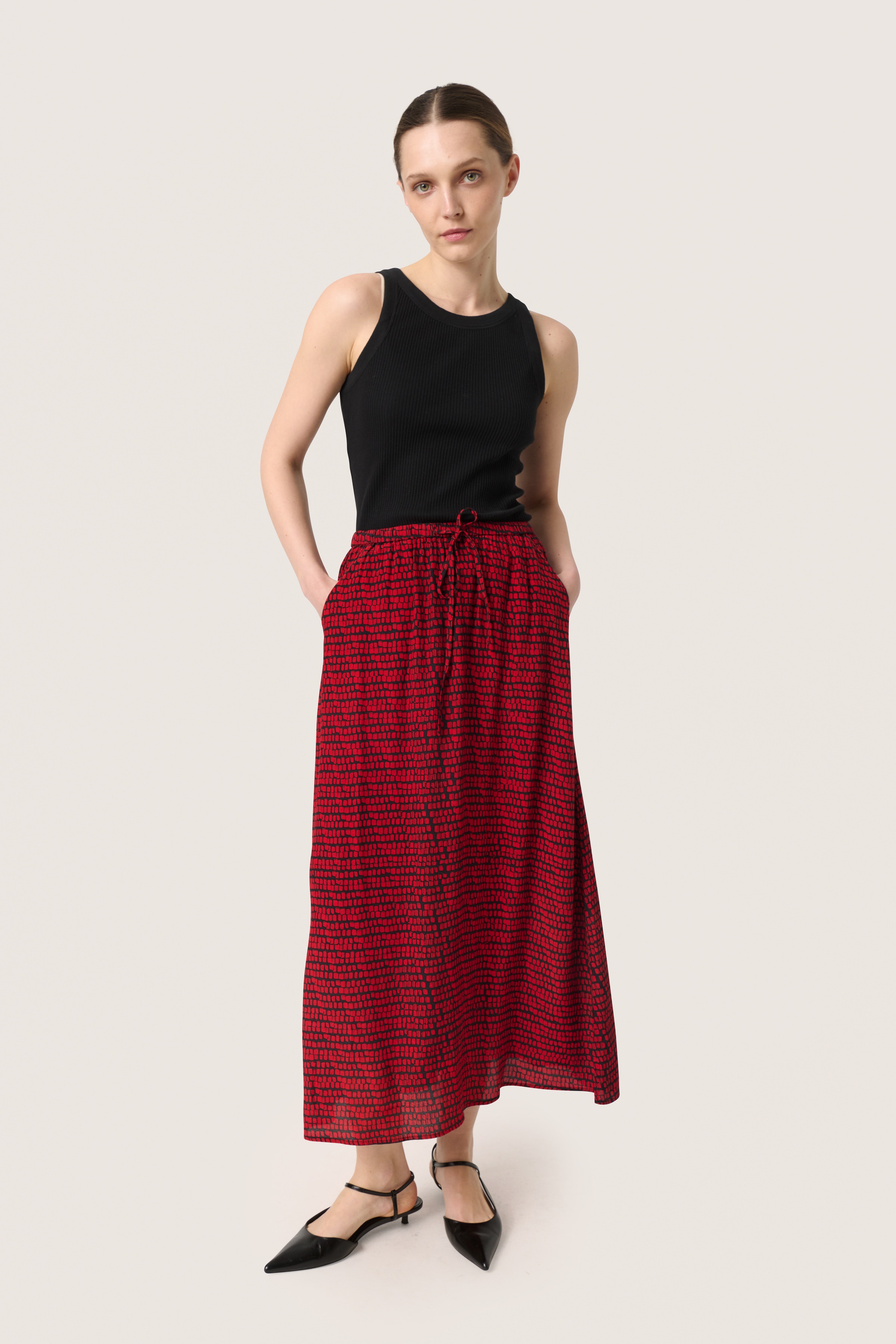 SLAlize Skirt LOOKBOOK FRONT 30407648-303152