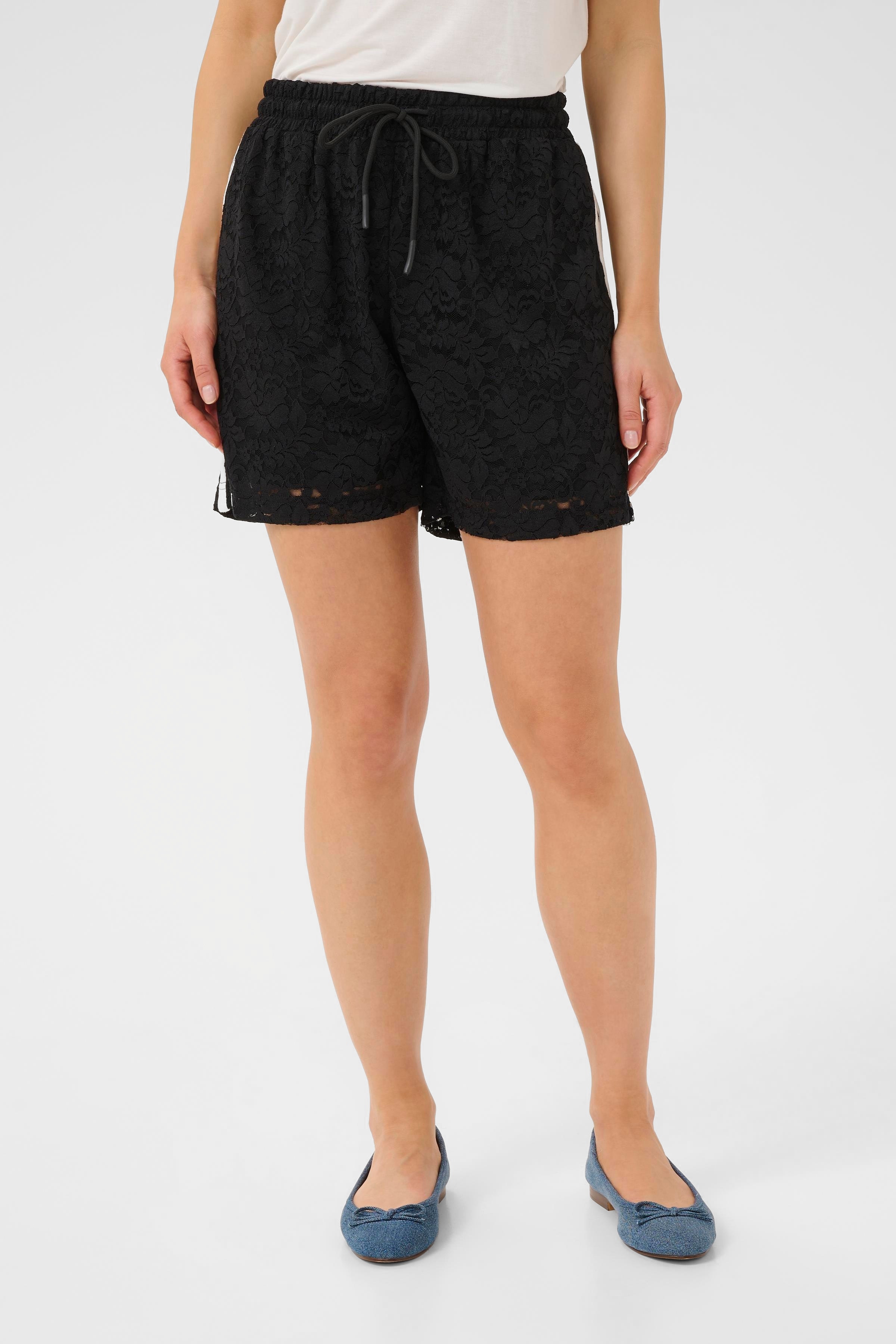 CUkala Sporty blonde shorts LOOKBOOK FRONT 50112910-500012