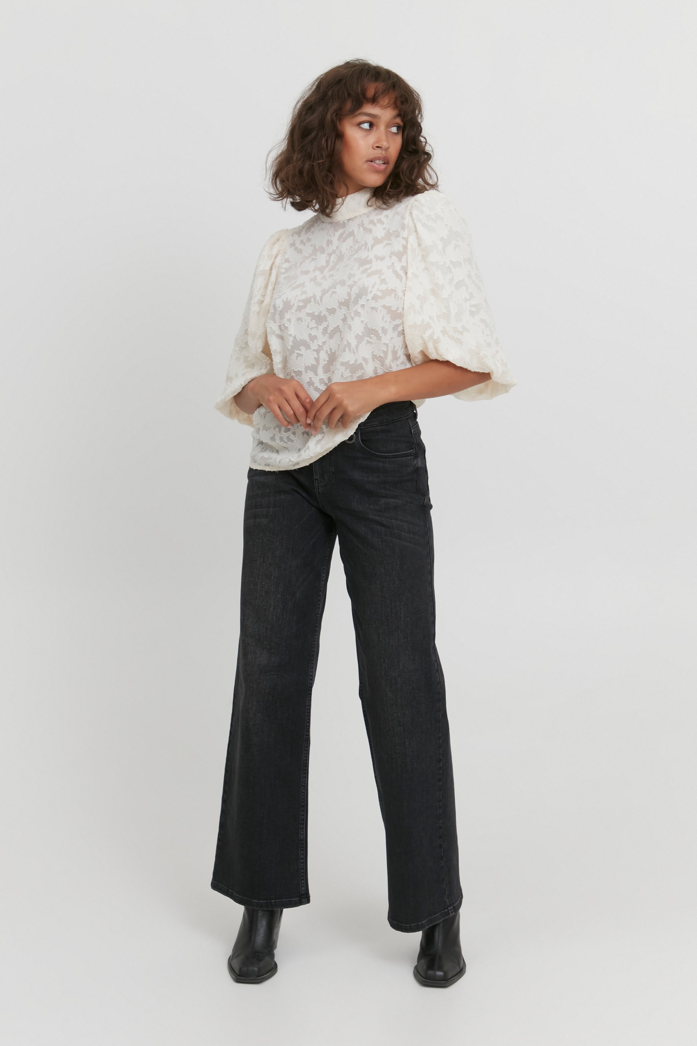 Blouse with short sleeve LOOKBOOK FRONT 50206618-110110
