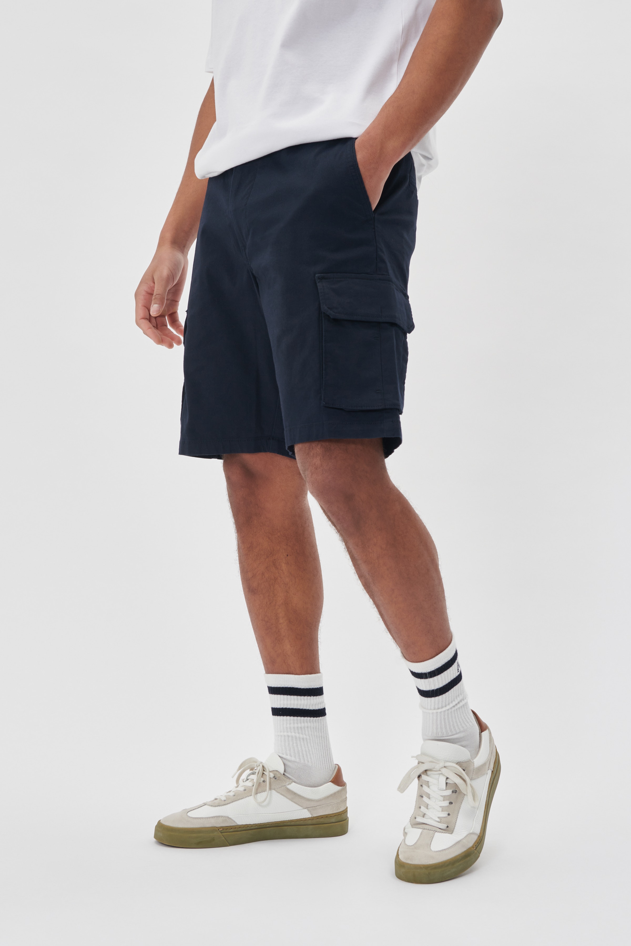 MAThomas Shorts LOOKBOOK FRONT 30207547-194011