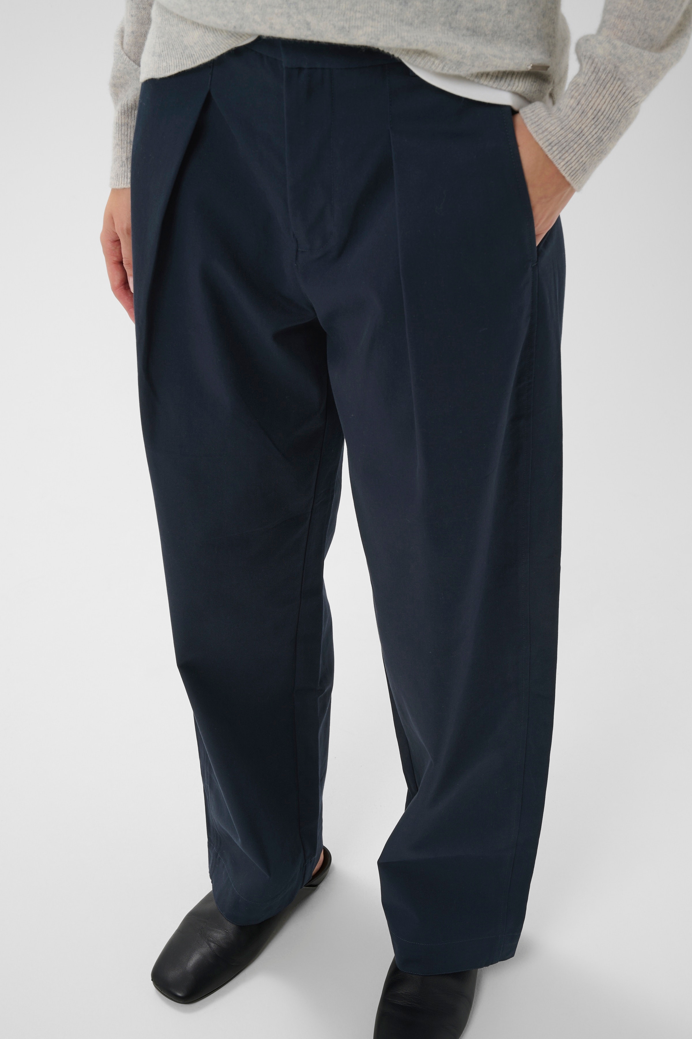 TinikkaIW Hose LOOKBOOK DETAIL 30111163-300005