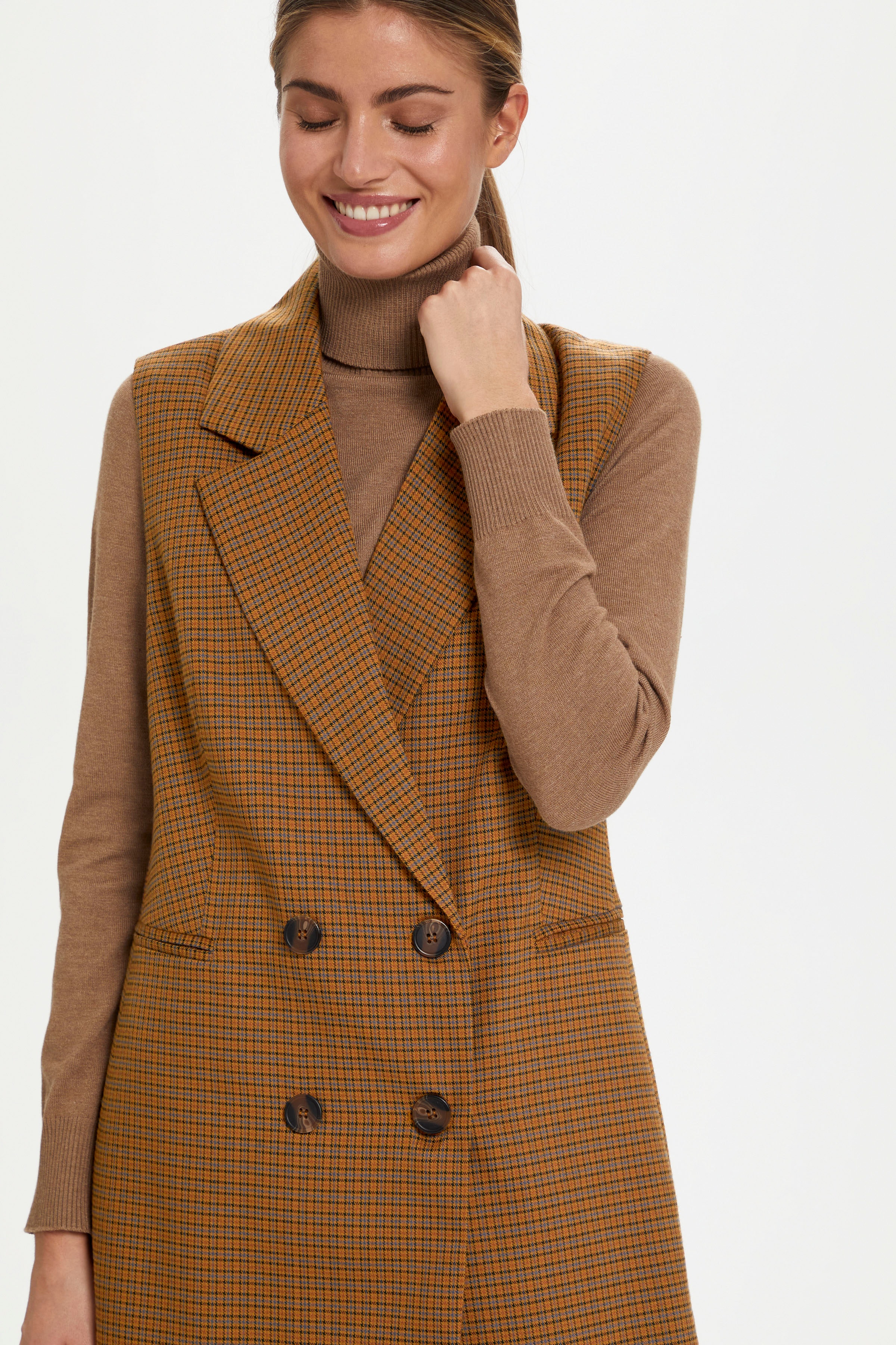 KisSZ Vest

 LOOKBOOK DETAIL 30511657-190912