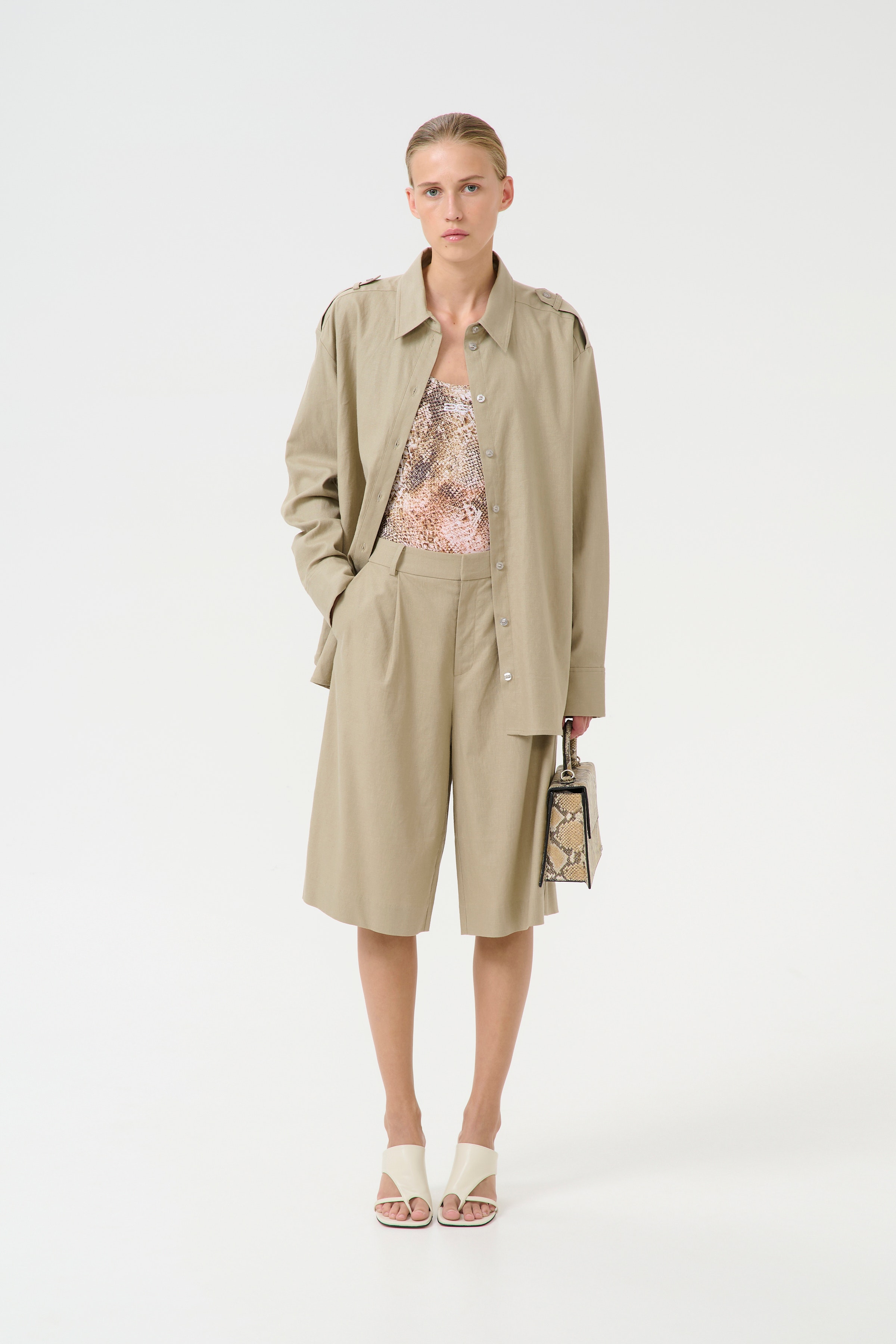 GZizza linshorts LOOKBOOK FRONT 10910281-170510