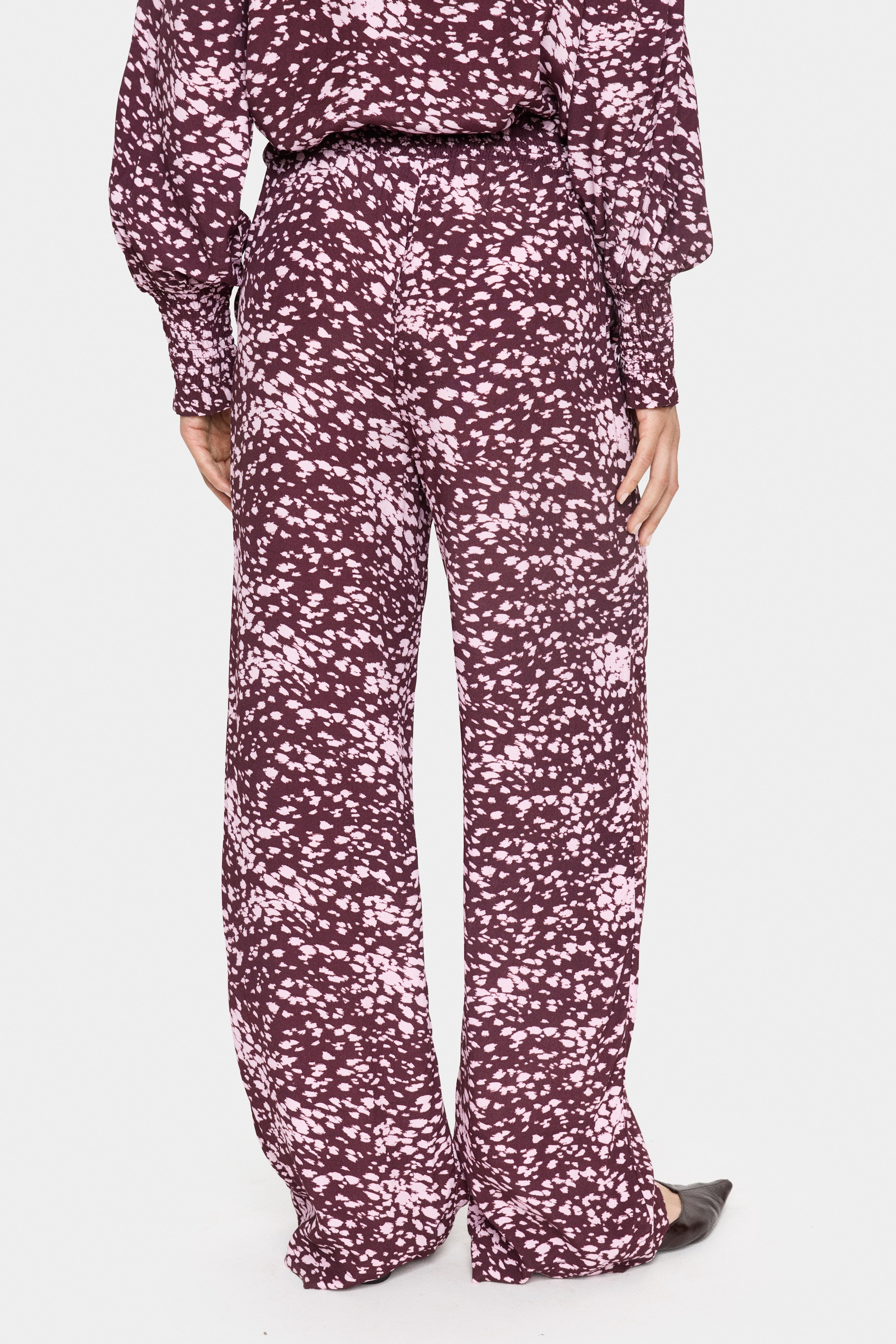 MalikaSZ Trousers LOOKBOOK BACK 30514404-304095