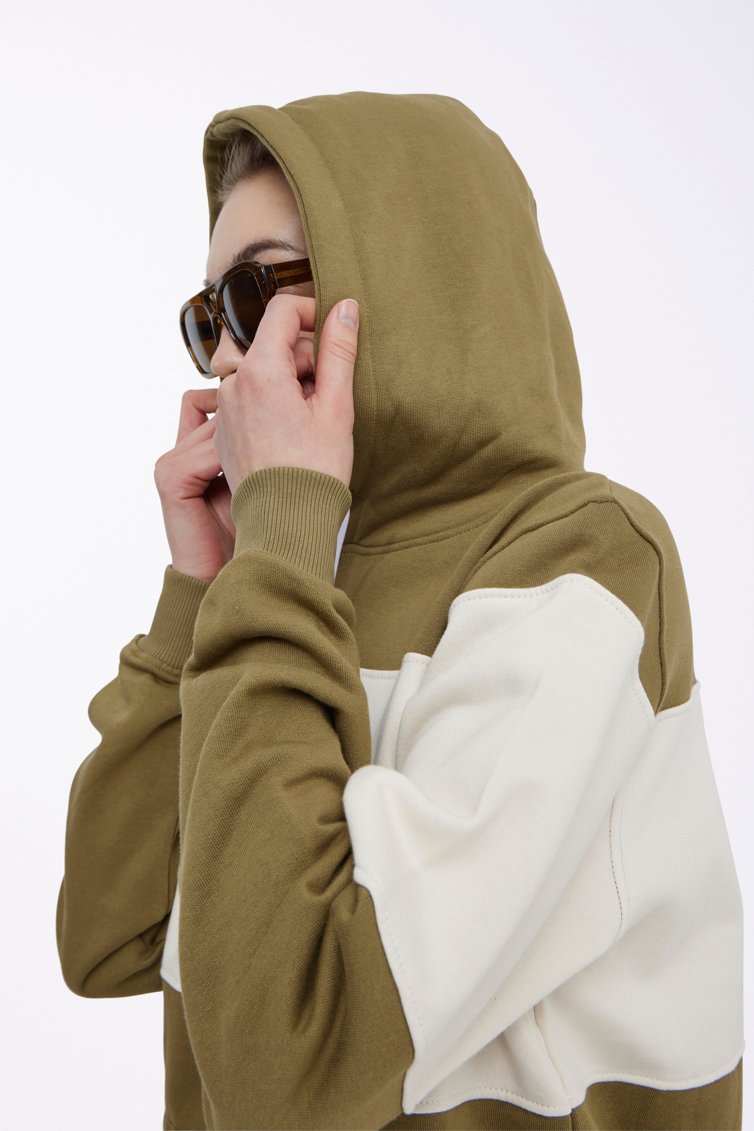 T. DORSET HOODIE LOOKBOOK DETAIL 50400075-170535