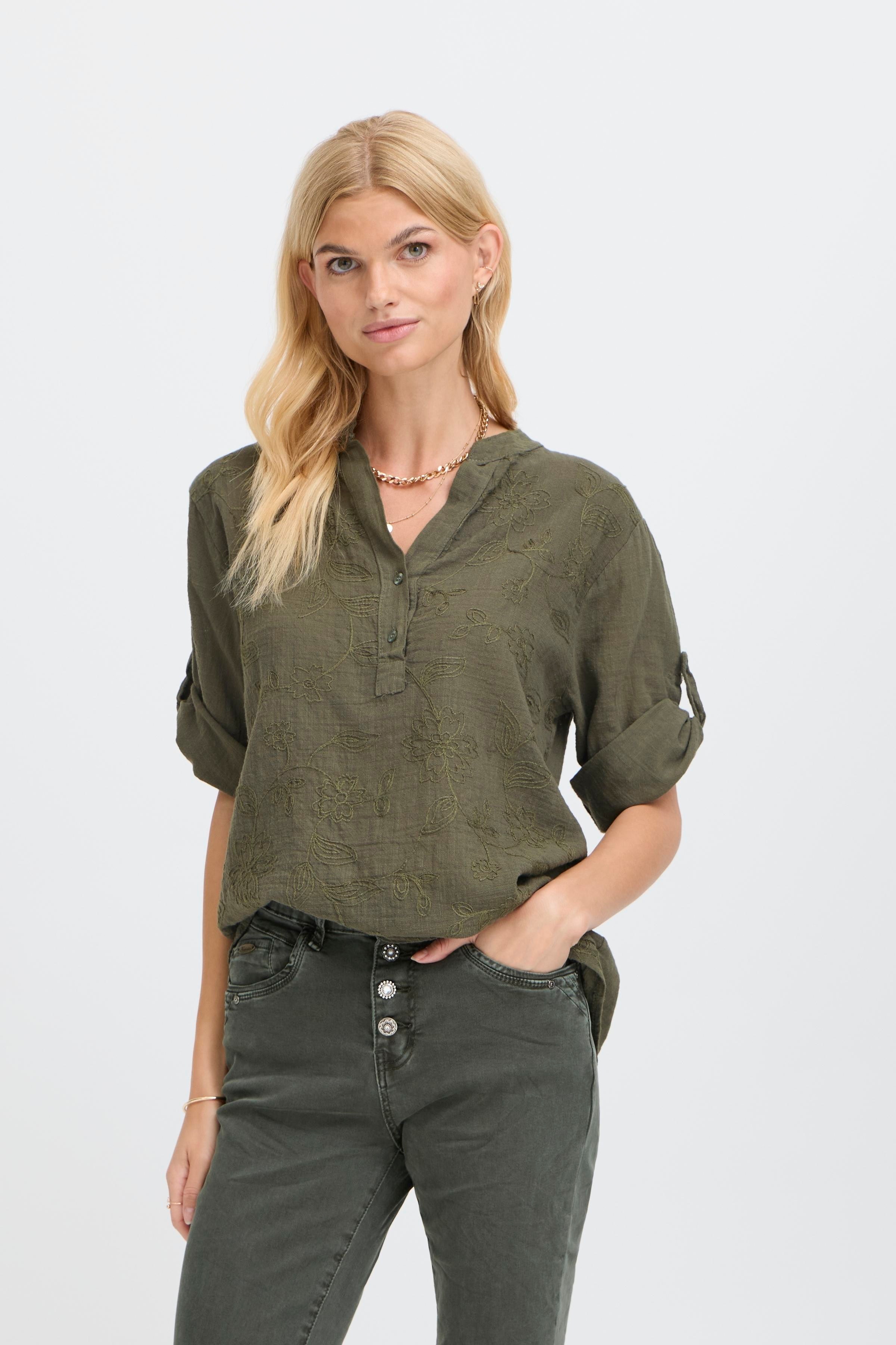 SBALEXIS Bluse LOOKBOOK FRONT 22101049-180515