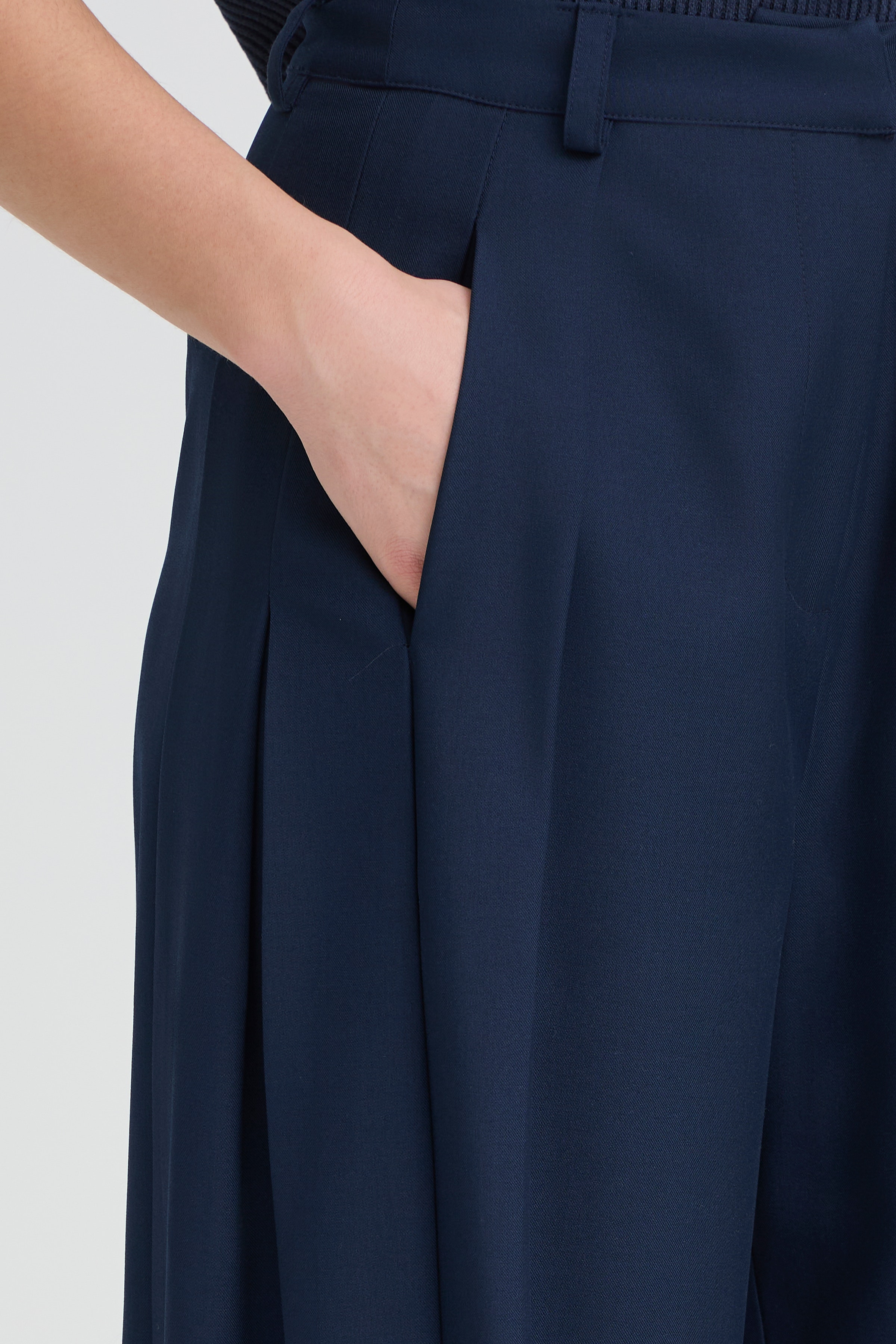 IHERINA Trousers LOOKBOOK DETAIL 20125031-194013