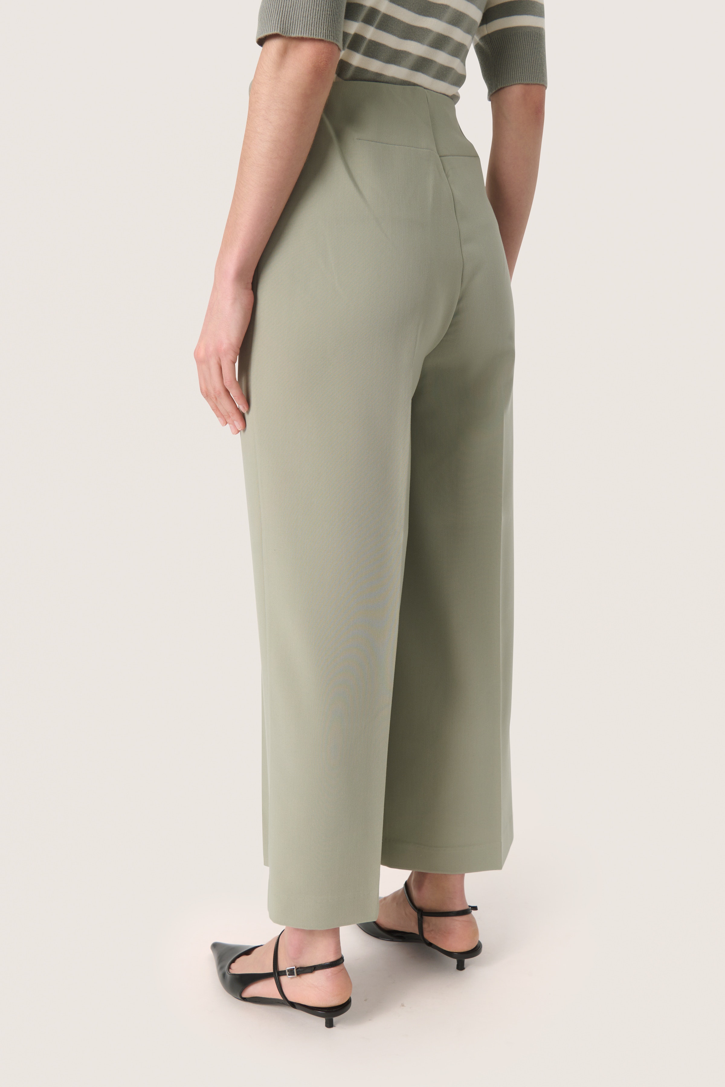 SLCorinne Cropped Hose LOOKBOOK BACK 30407013-176206