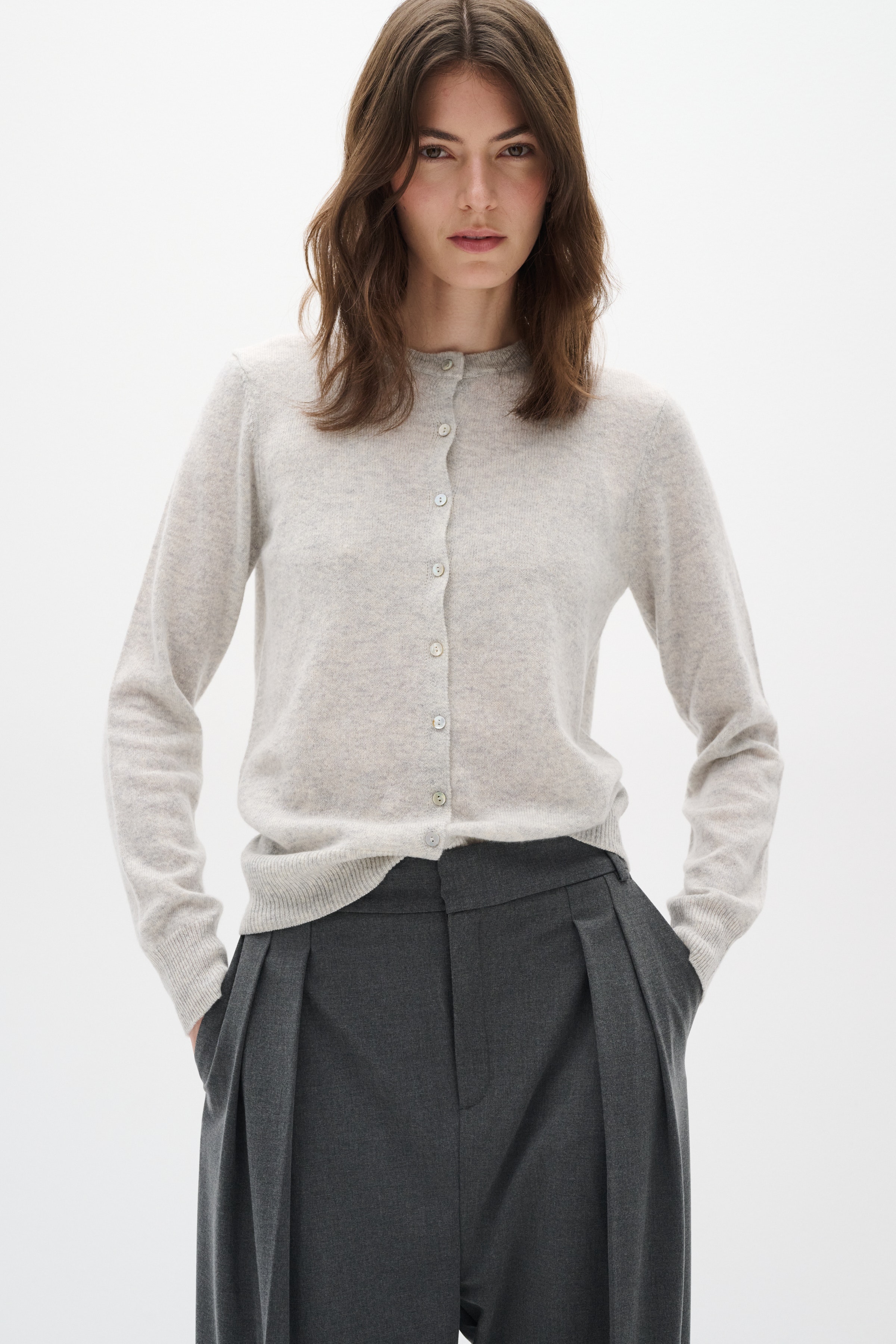 LukkaIW Kaschmir Cardigan LOOKBOOK FRONT 30107630-10045
