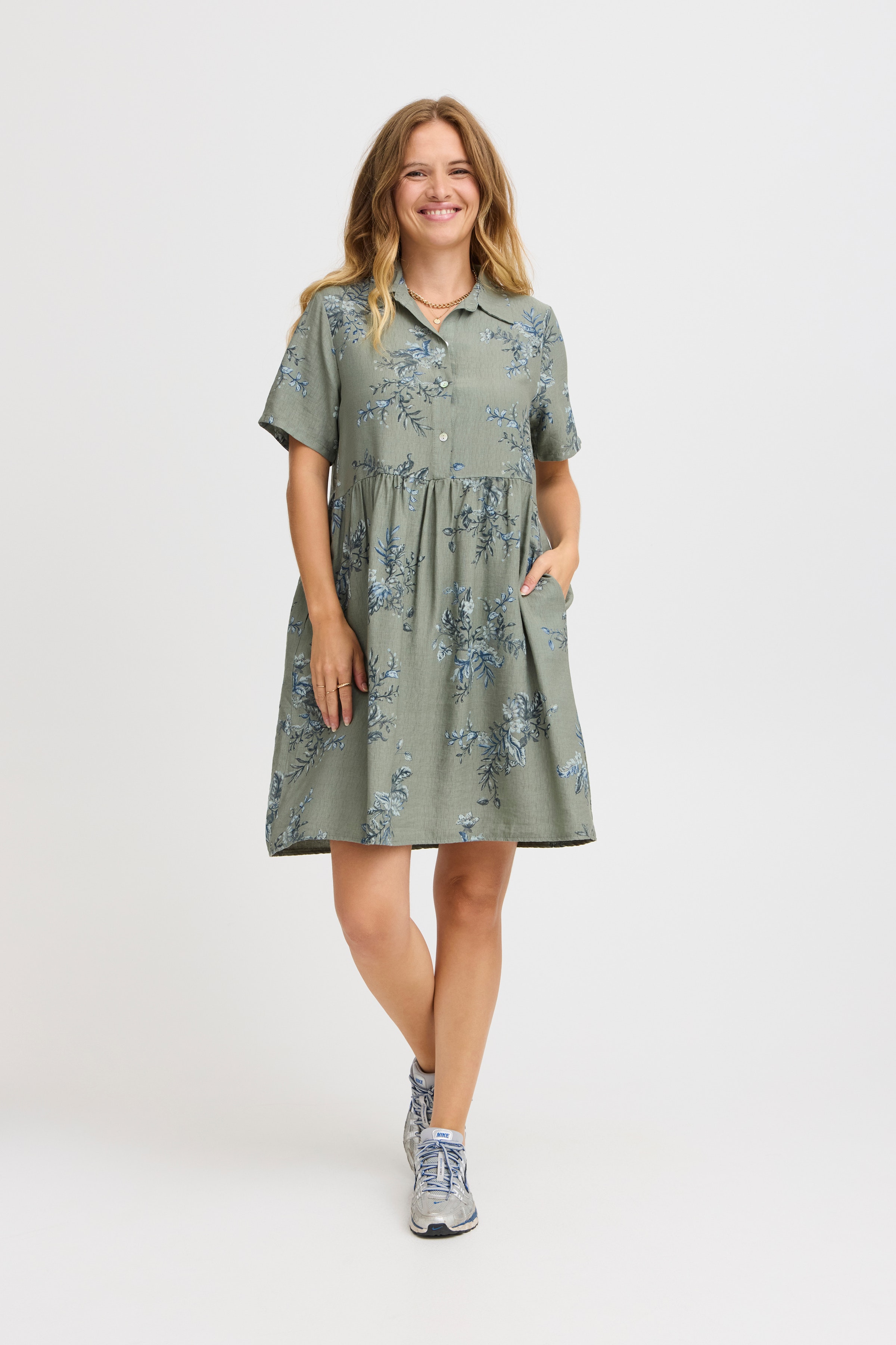SBGRETEL Kjole LOOKBOOK FRONT 22100658-176212