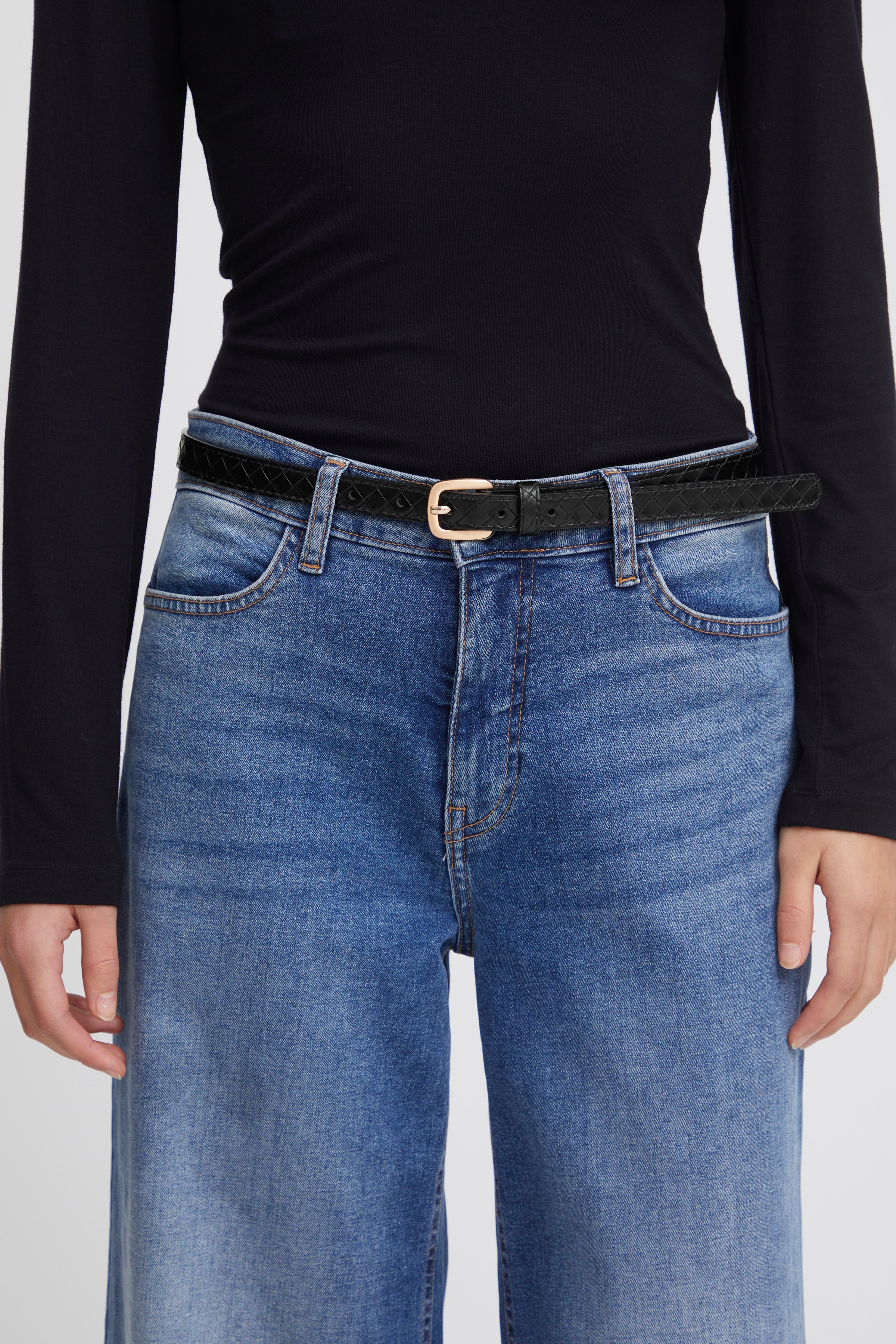 IAOZZY Belte LOOKBOOK FRONT 20120535-194008