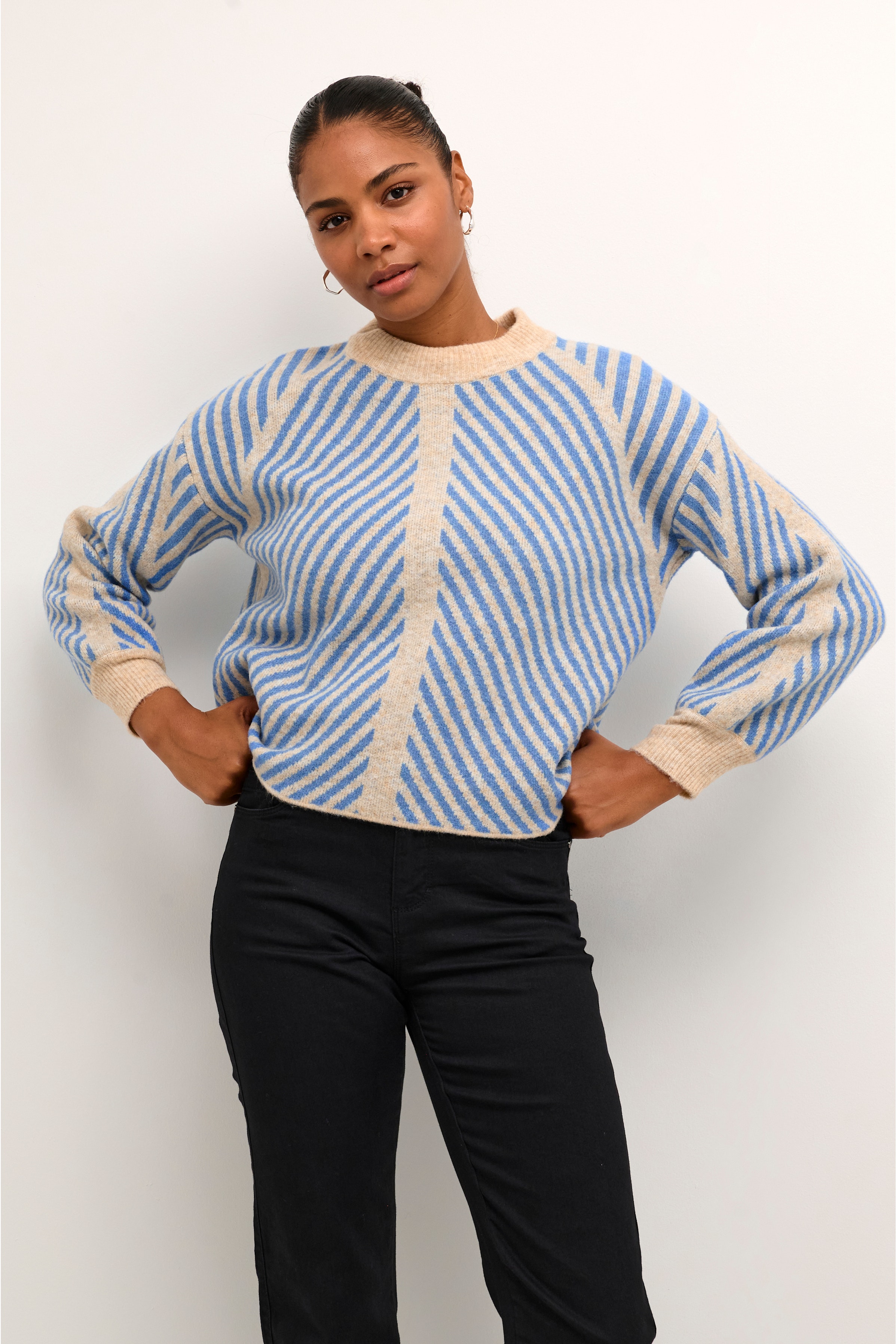 KAvera Pullover LOOKBOOK FRONT 10507817-104928