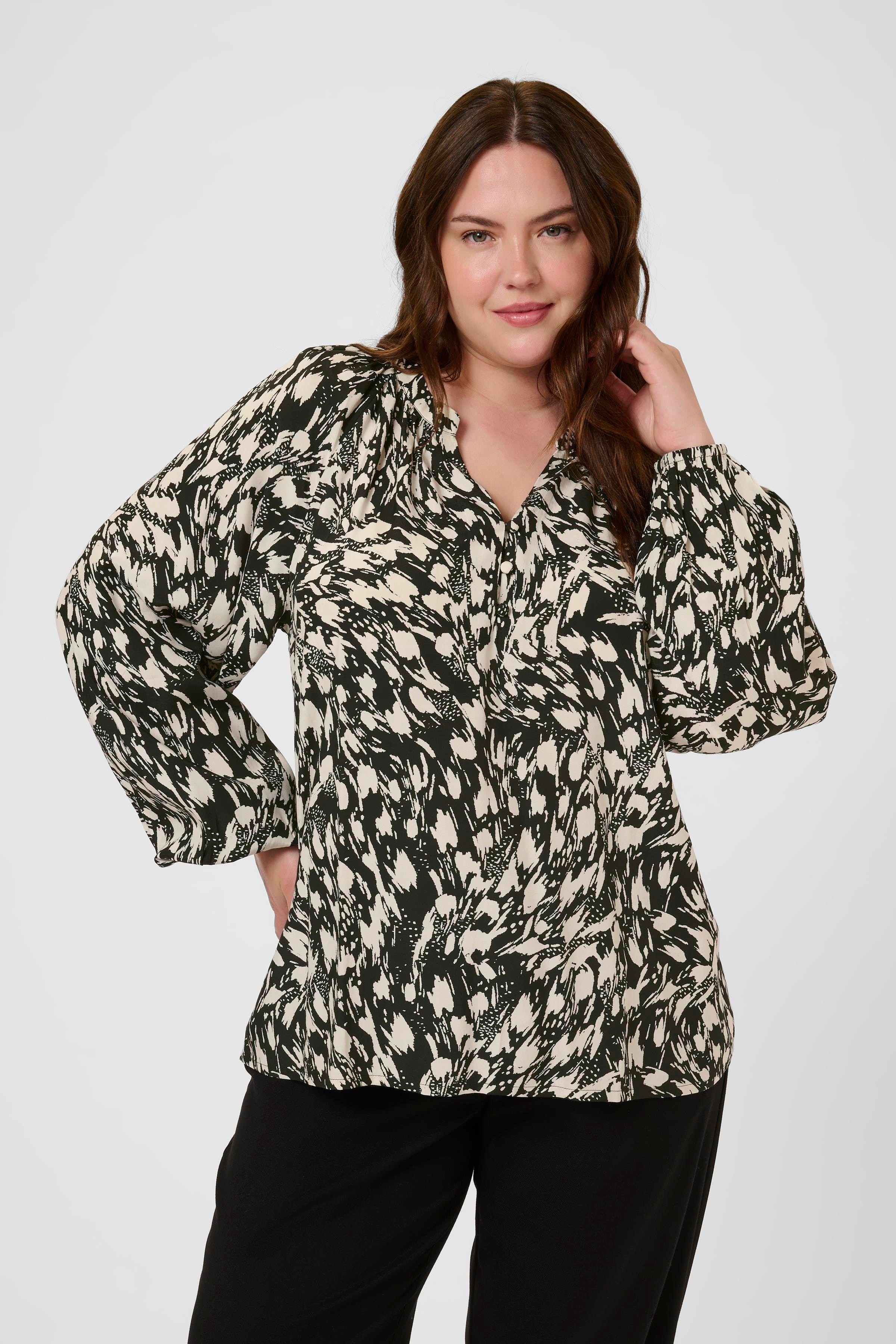 KCjamia Bluse LOOKBOOK FRONT 10583775-108499