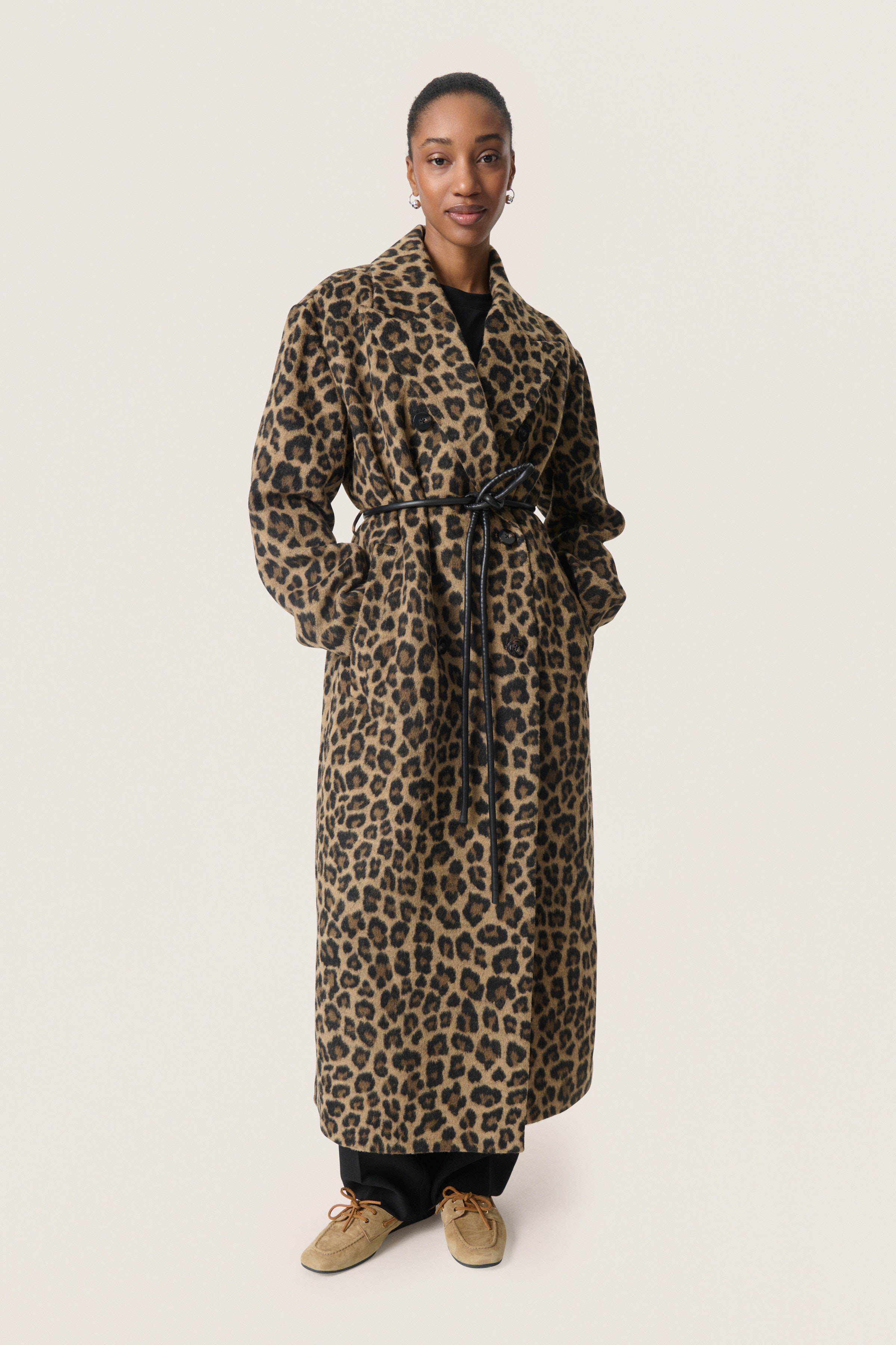 SLLeony Mantel LOOKBOOK FRONT 30408683-304321