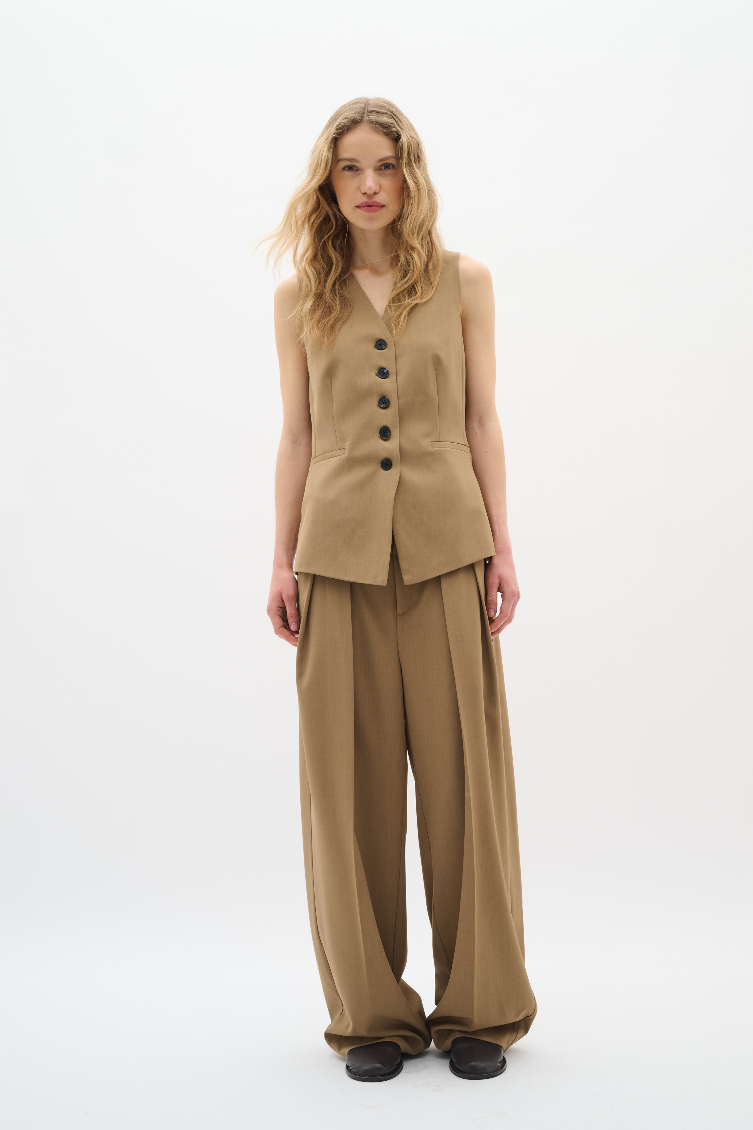 BriettaIW Waistcoat LOOKBOOK FRONT 30110961-1808401