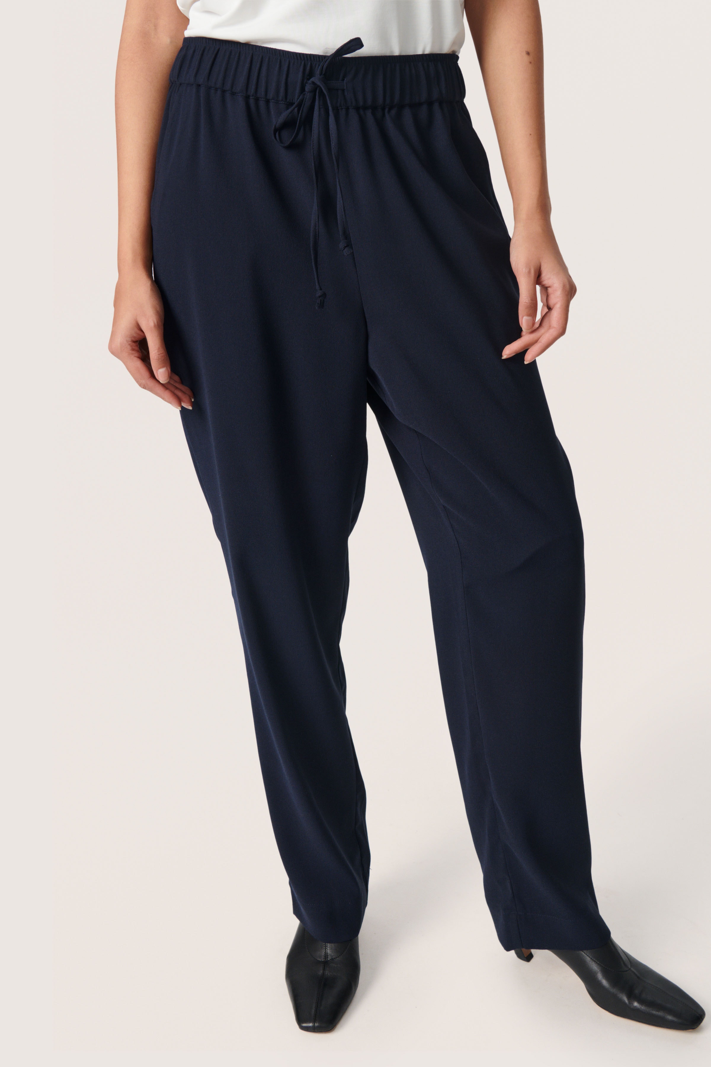 SLShirley Trousers LOOKBOOK FRONT 30406346-193924