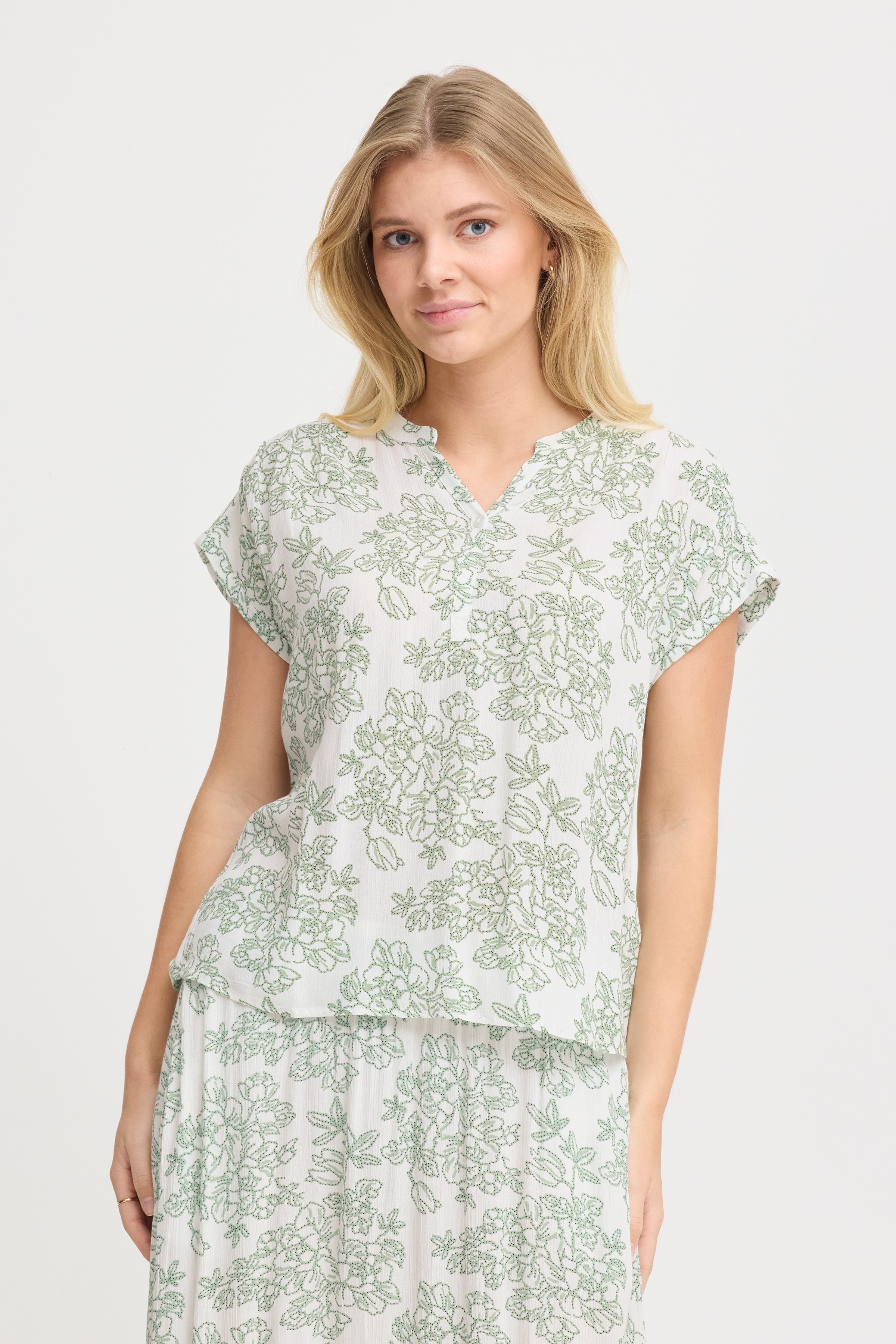 FREASE Blouse LOOKBOOK FRONT 20615597-204726