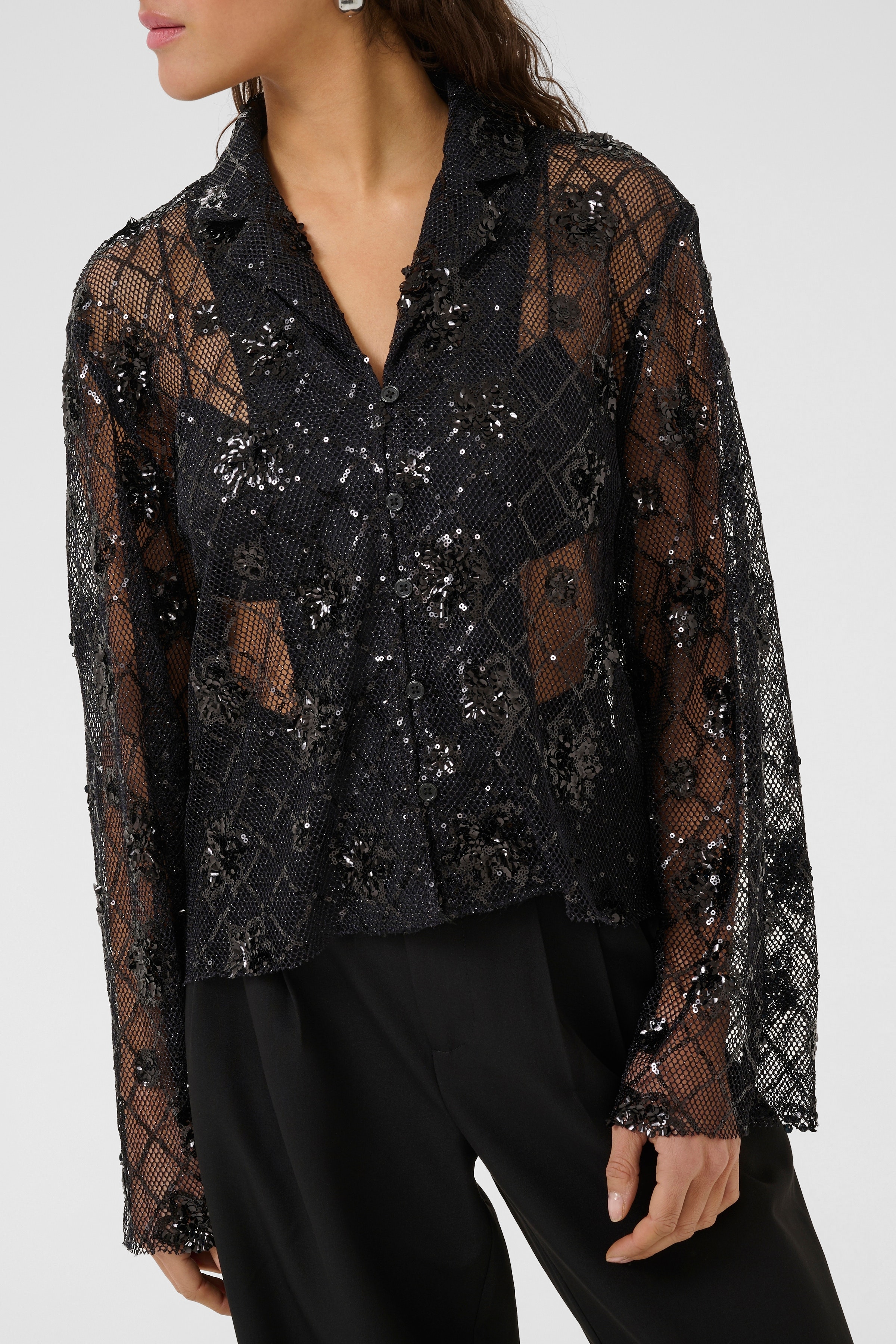 KBBrynn Blouse LOOKBOOK FRONT 10105619-194008