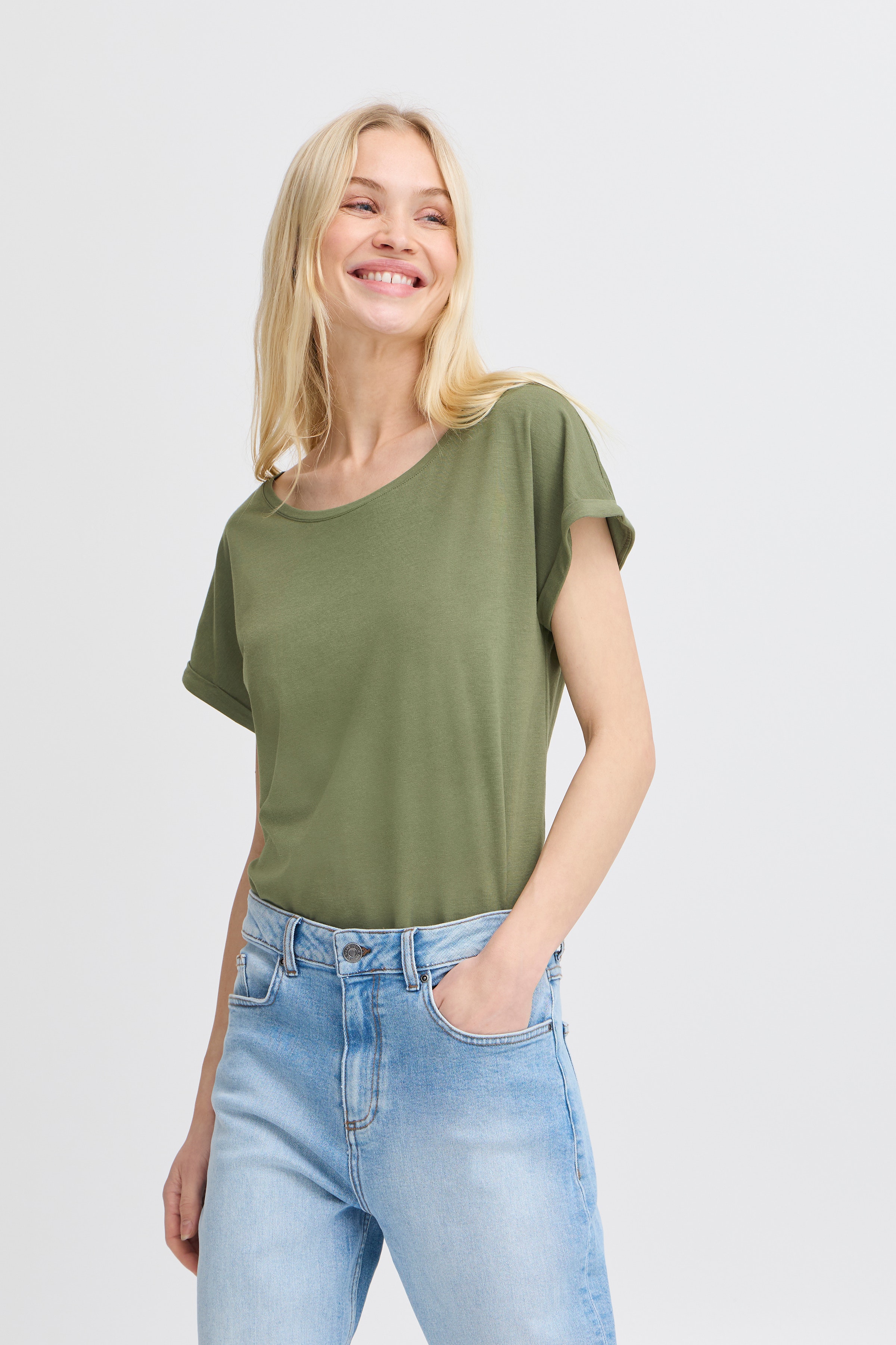 BYPamila T-shirt LOOKBOOK FRONT 20804205-180420