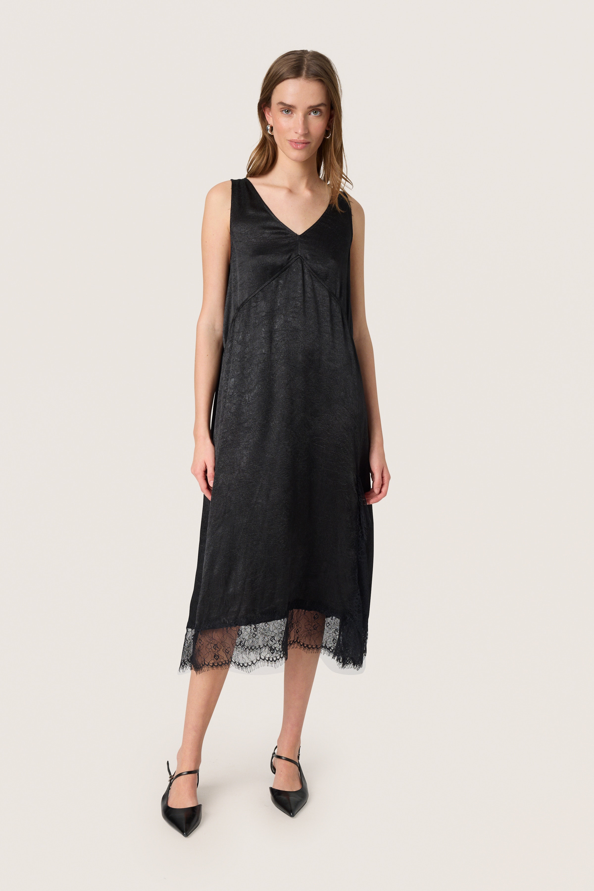 SLYennah Klänning LOOKBOOK FRONT 30408590-194008