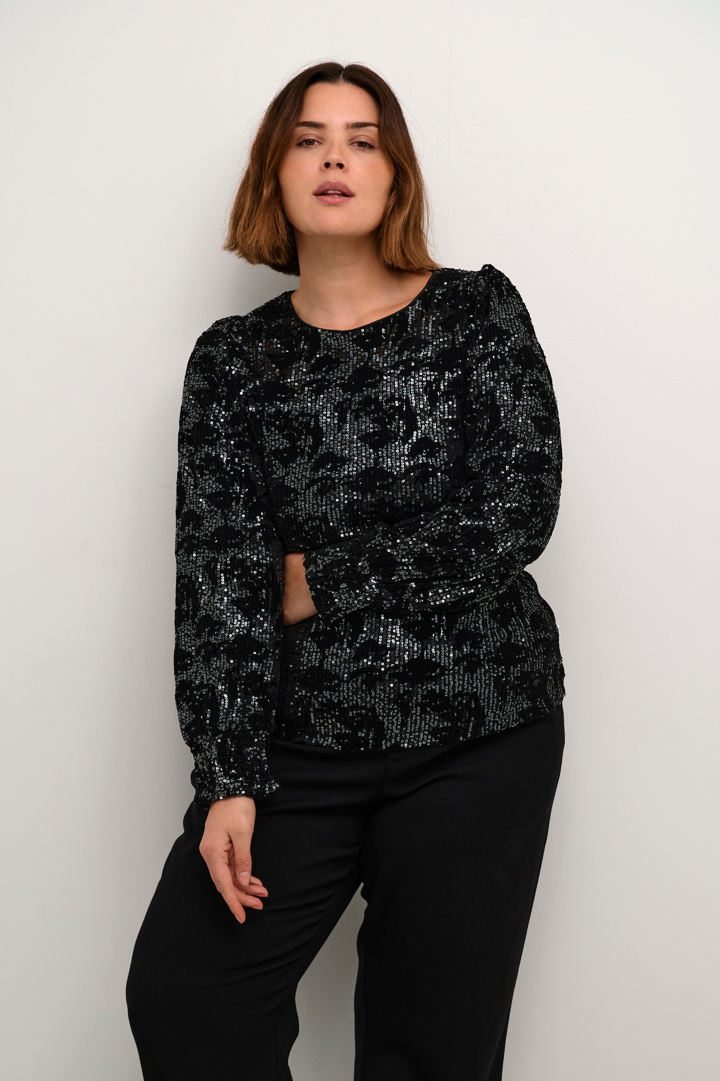 KCbrit Blouse à Paillettes LOOKBOOK FRONT 10582717-106676