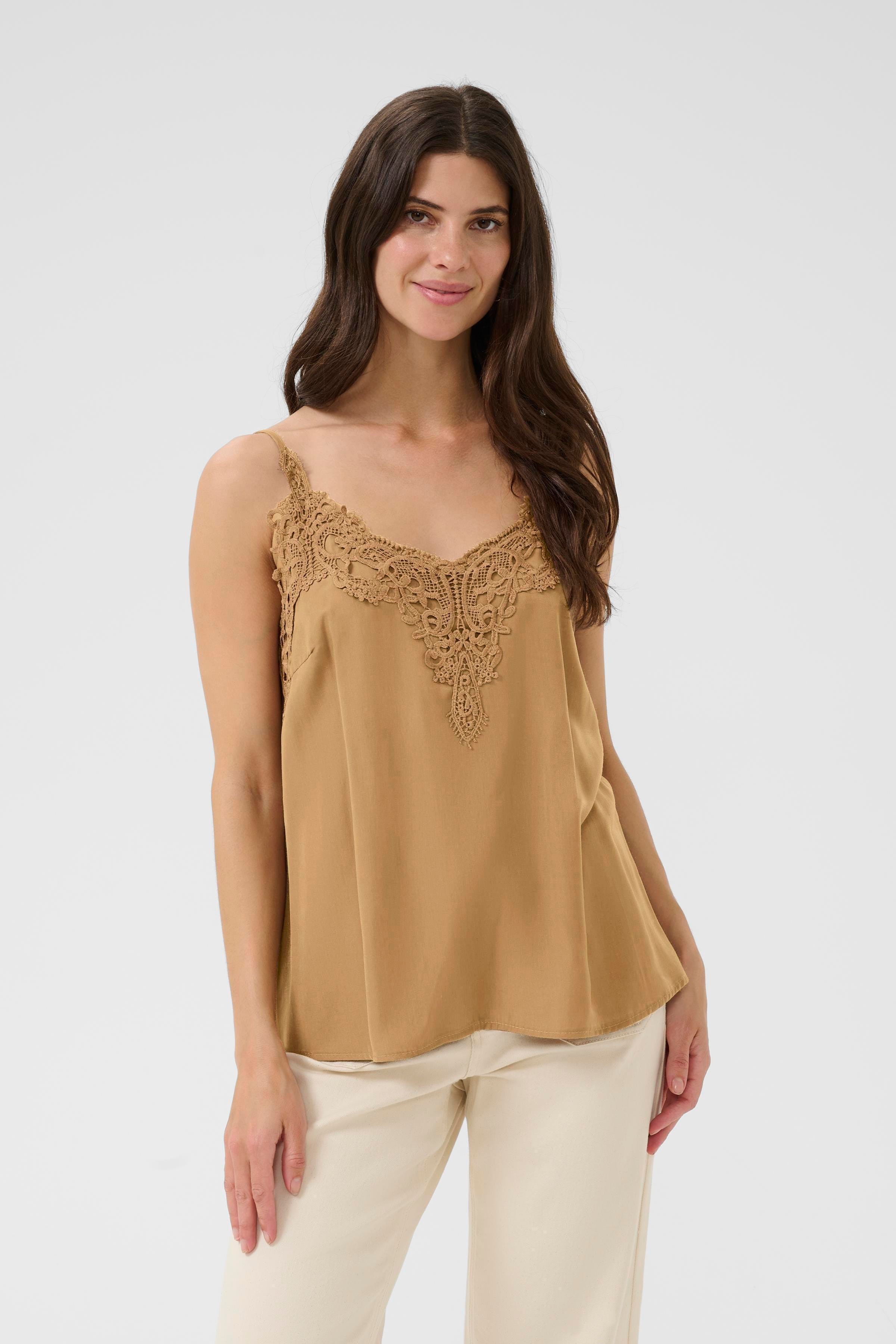 CRAnna Top LOOKBOOK FRONT 10611224-181020