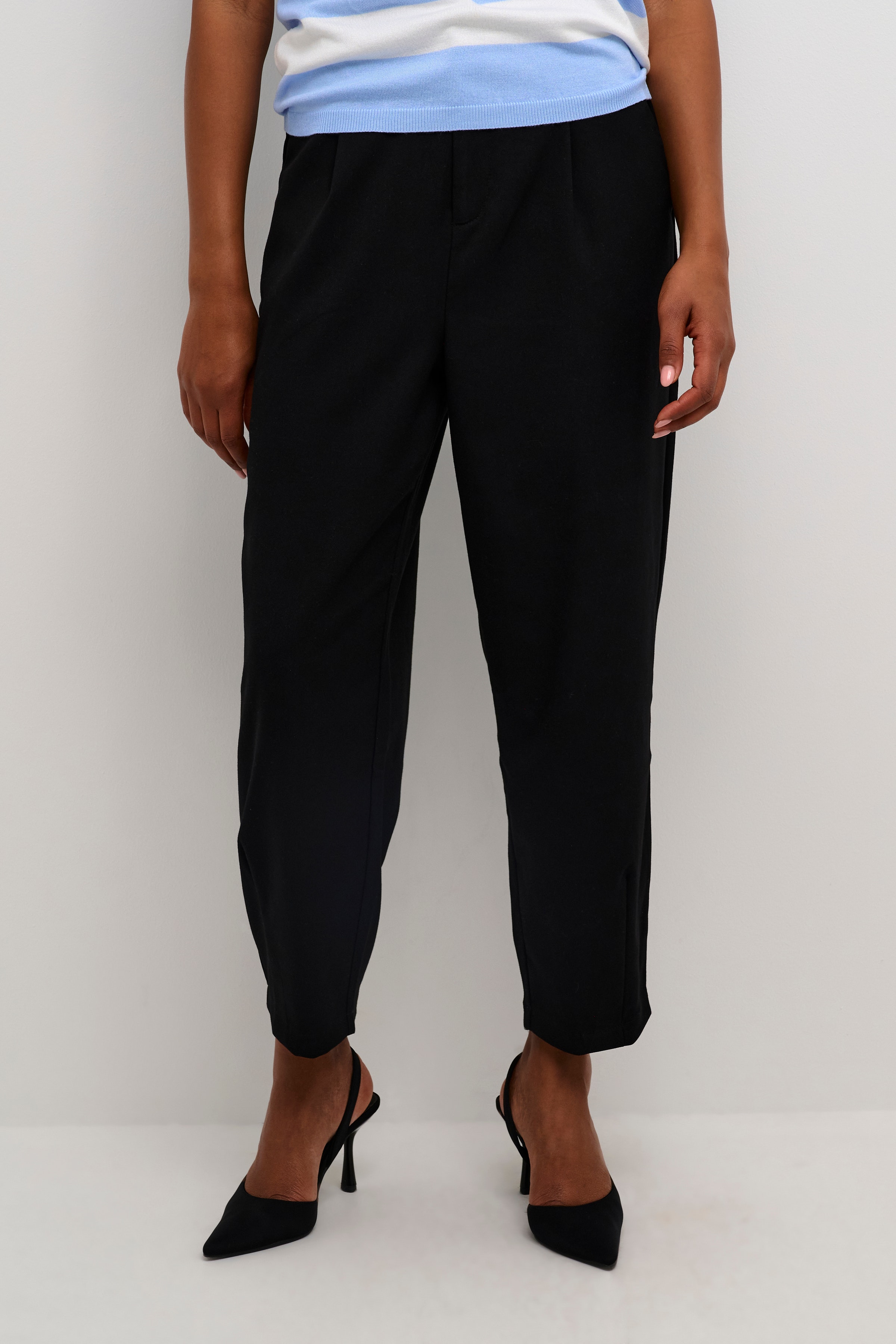 KAmerle Trousers LOOKBOOK FRONT 10504769-100121